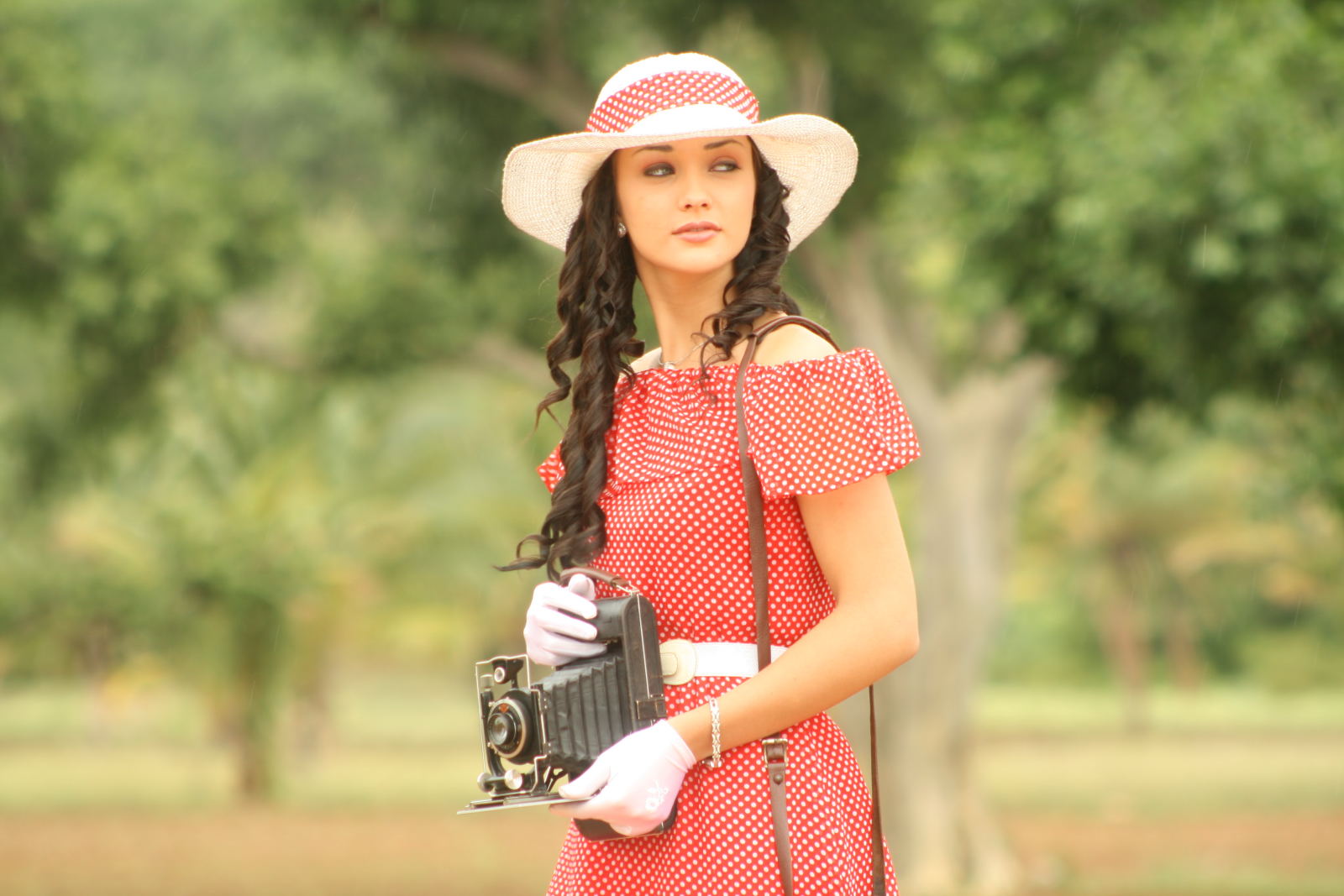 Singh Is Bling Amy Jackson - HD Wallpaper 