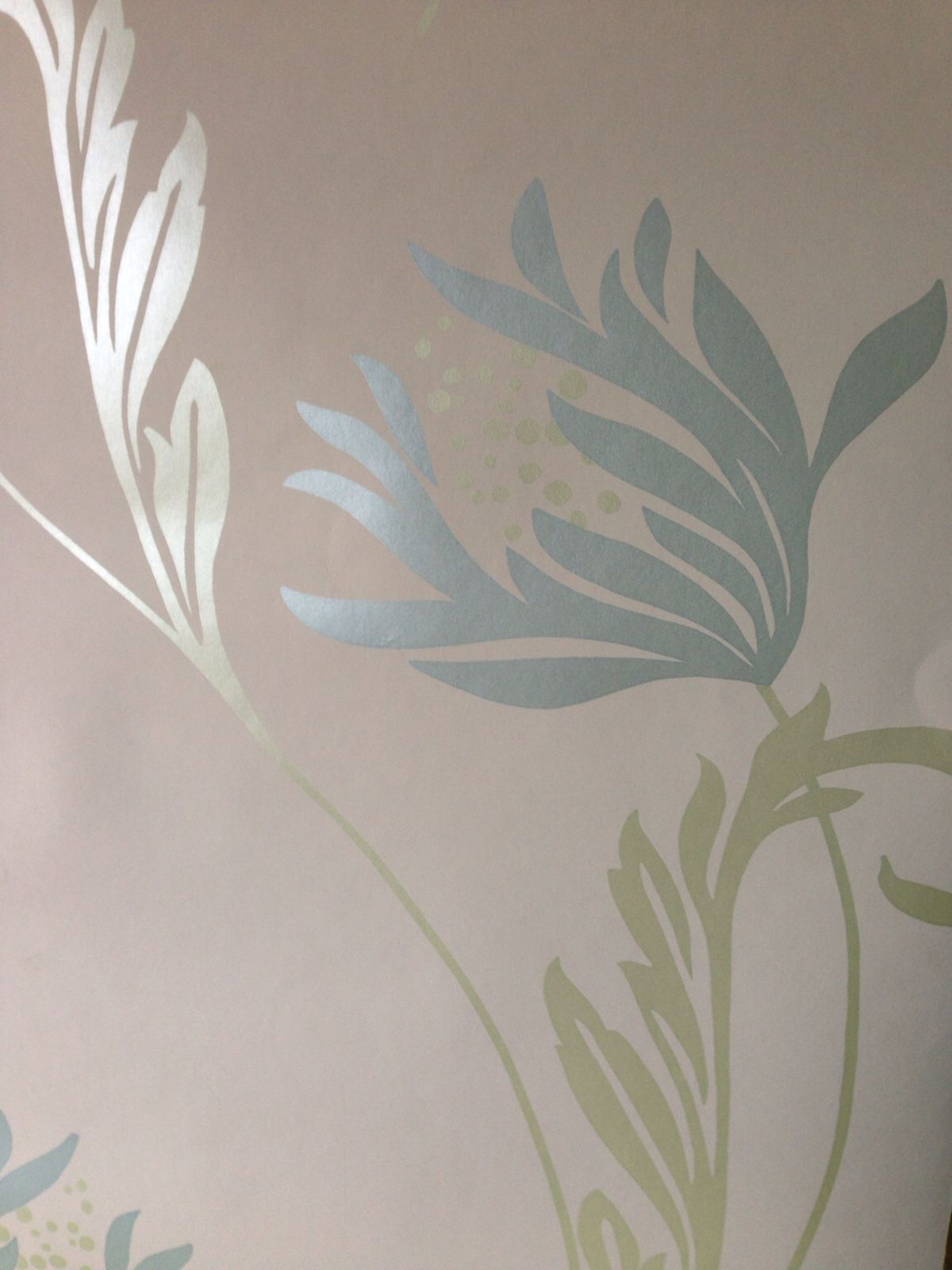Lovely Discontinued Laura Ashley Wallpaper With A Metallic - Motif - HD Wallpaper 