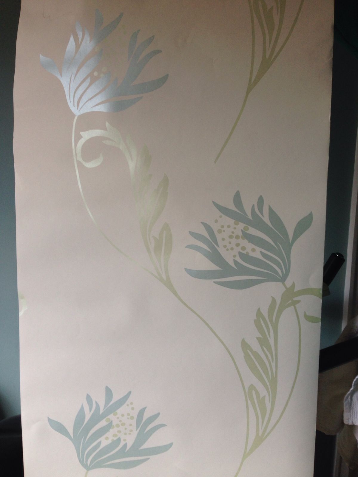 Lovely Discontinued Laura Ashley Wallpaper With A Metallic - Ceramic - HD Wallpaper 