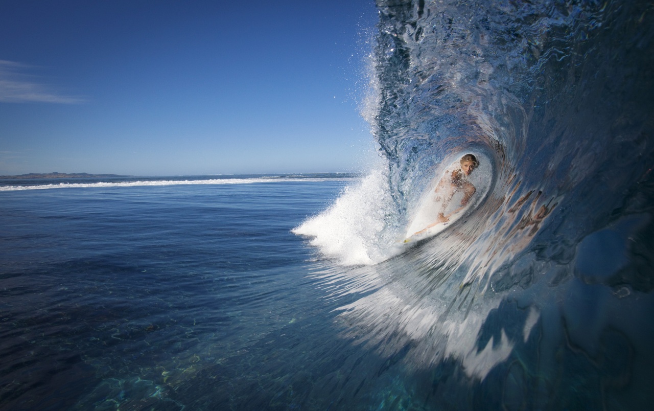 En Virtud De La Ola Wallpapers - Girl Surfing On Waves - HD Wallpaper 