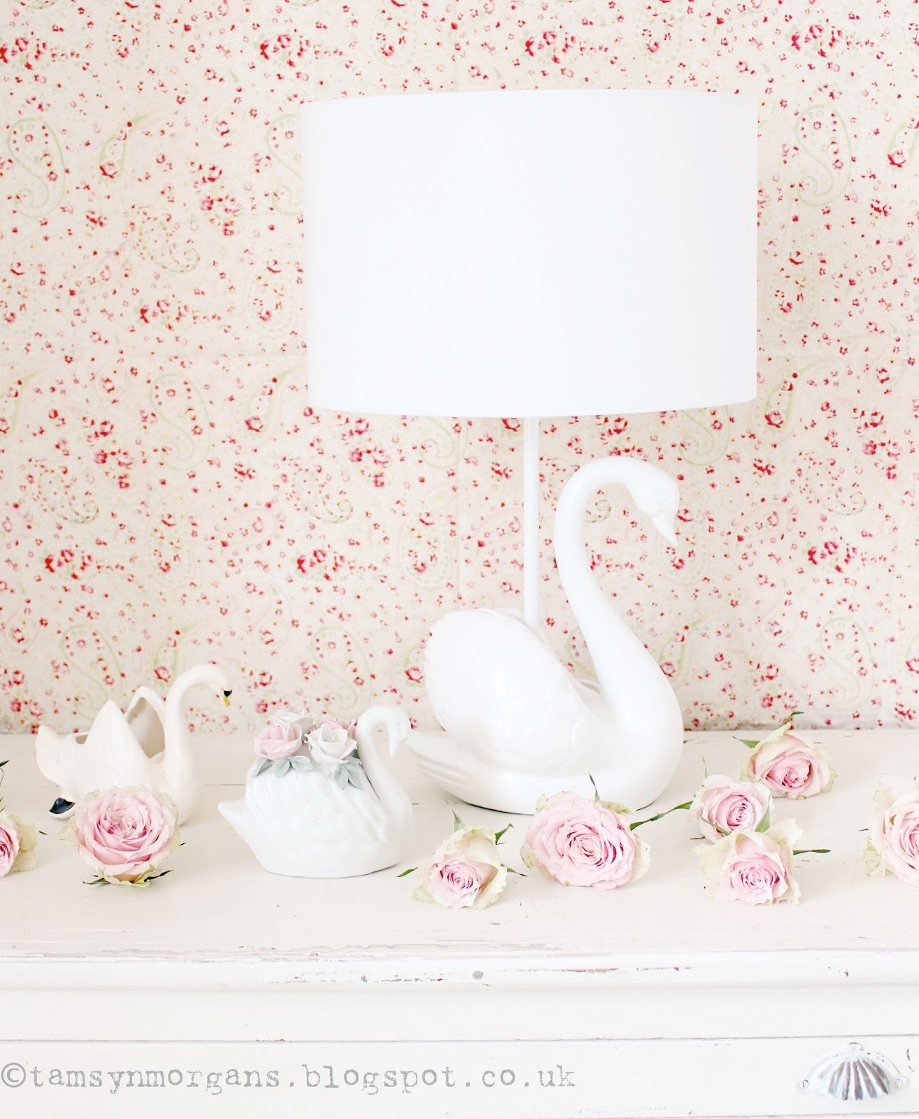 Laura Ashley Wallpaper Swan - HD Wallpaper 