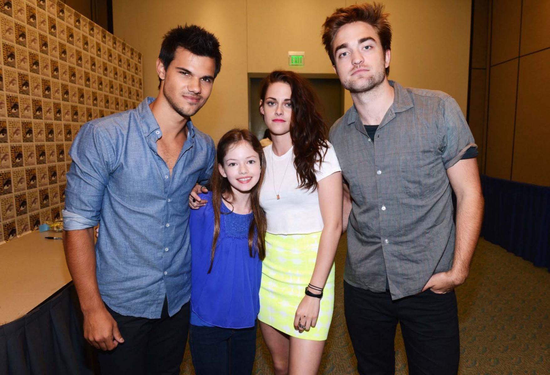 The Twilight Saga Breaking Dawn Part 2 Wallpaper Twilight Breaking Dawn Part 2 Cast 1756x1200 Wallpaper Teahub Io