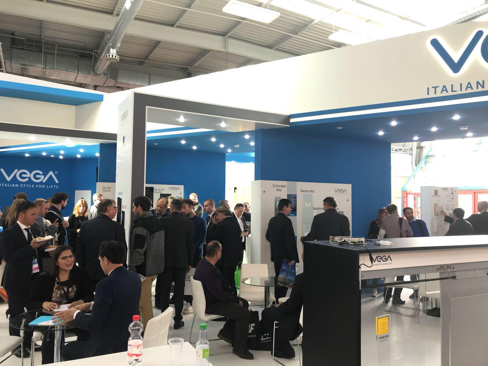 Auto Show - HD Wallpaper 