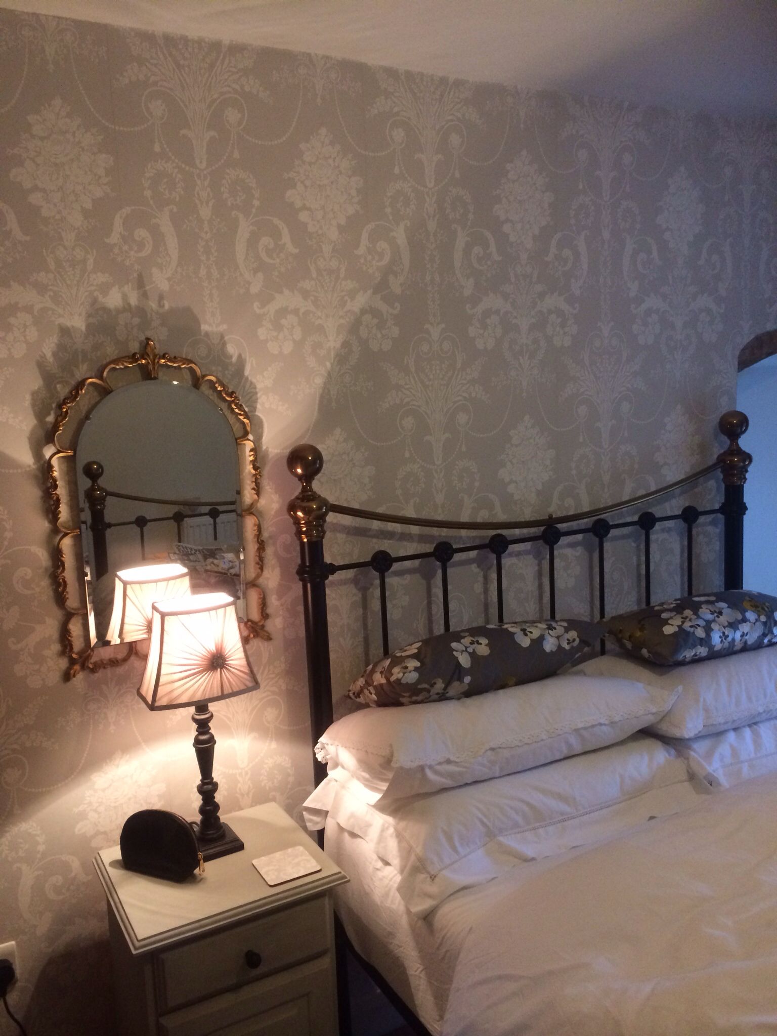 Bed Frame - HD Wallpaper 