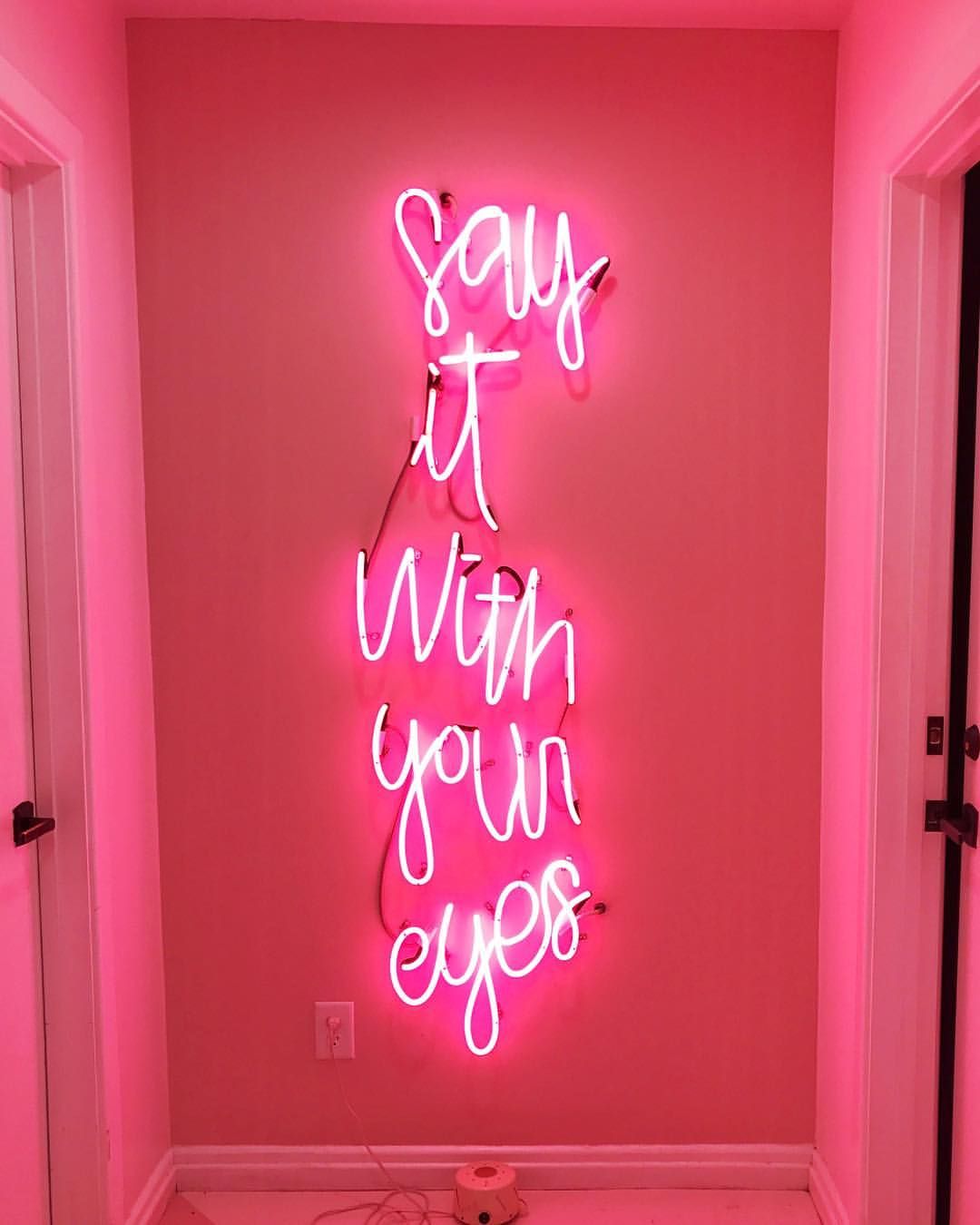 Light Pink Neon Sign - HD Wallpaper 