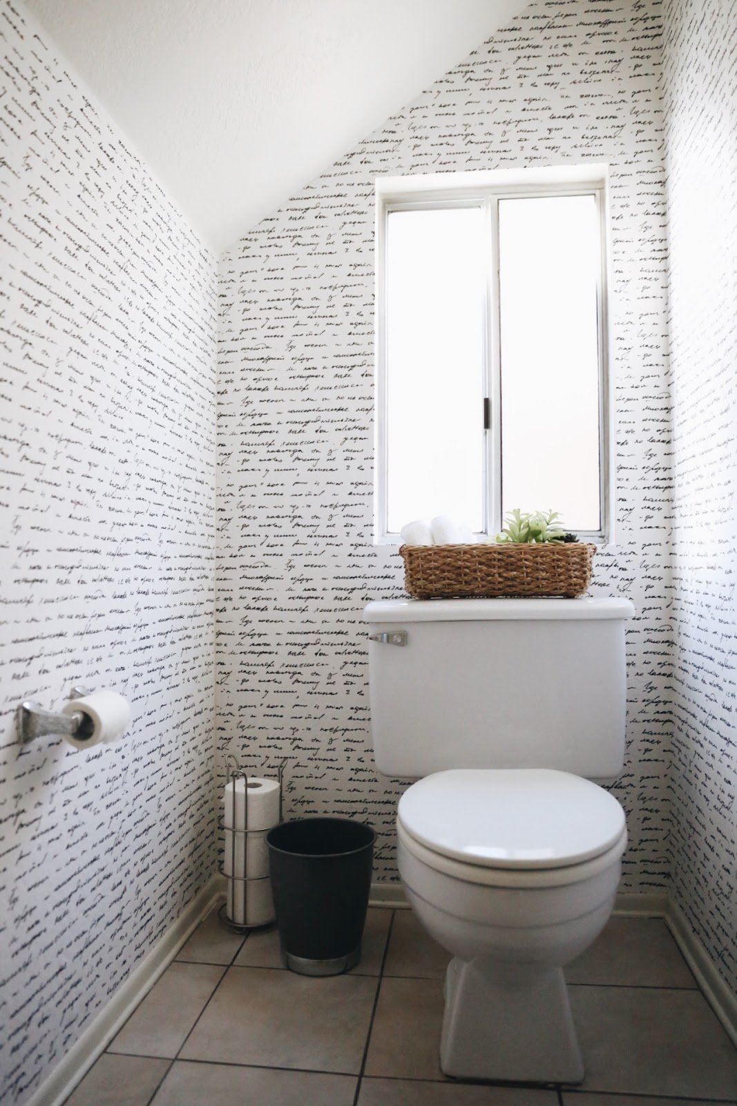 Amazing Wallpaper For Bathroom Extraordinary Wall Go - Small Space Wallpaper For Small Bathrooms - HD Wallpaper 