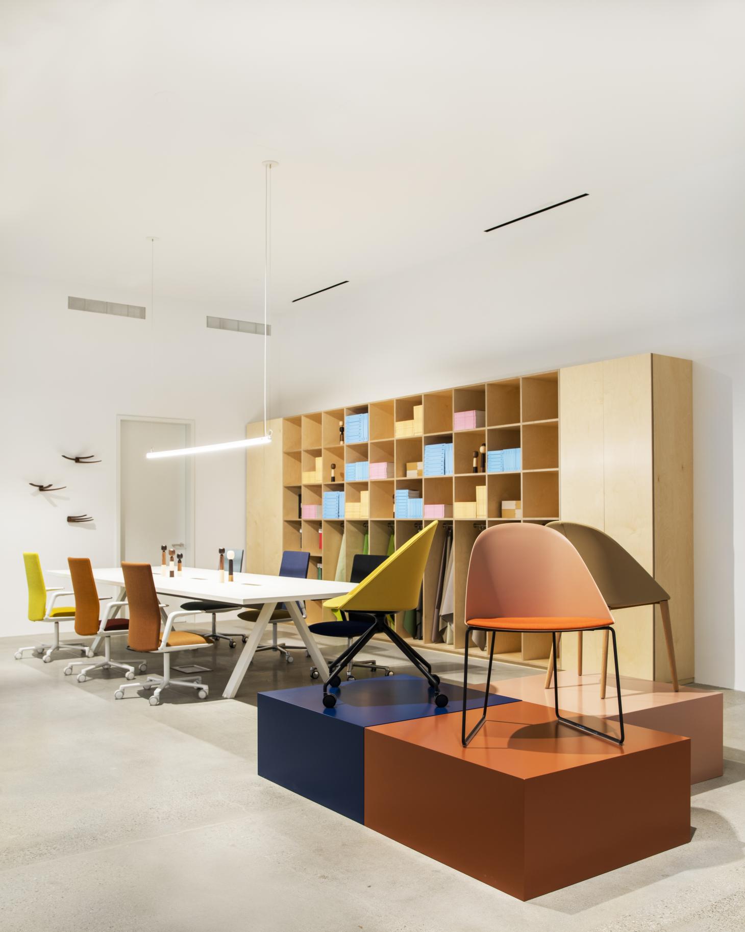 Office Furniture Design At Arper La Showroom - Office Furniture Showroom Design - HD Wallpaper 