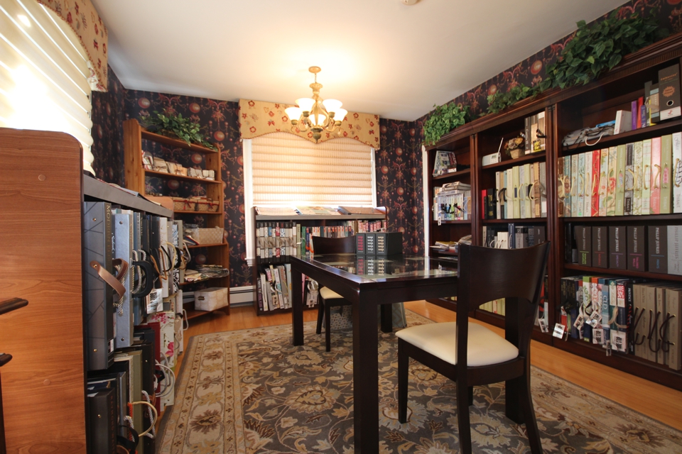 Wallpaper Showroom - Window Blind - HD Wallpaper 