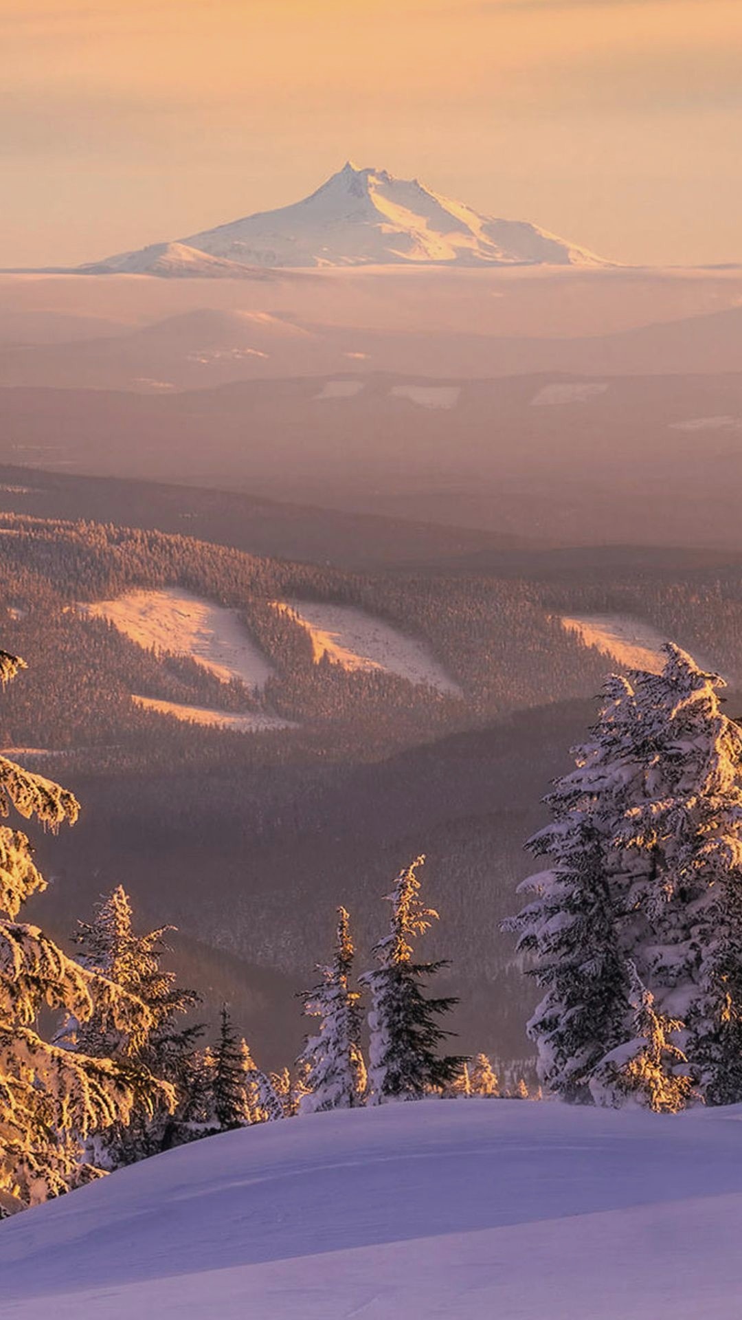 Distant Mountain Winter Ski Slope Iphone 6 Plus Hd - Best Mountain Wallpaper For Mobile - HD Wallpaper 