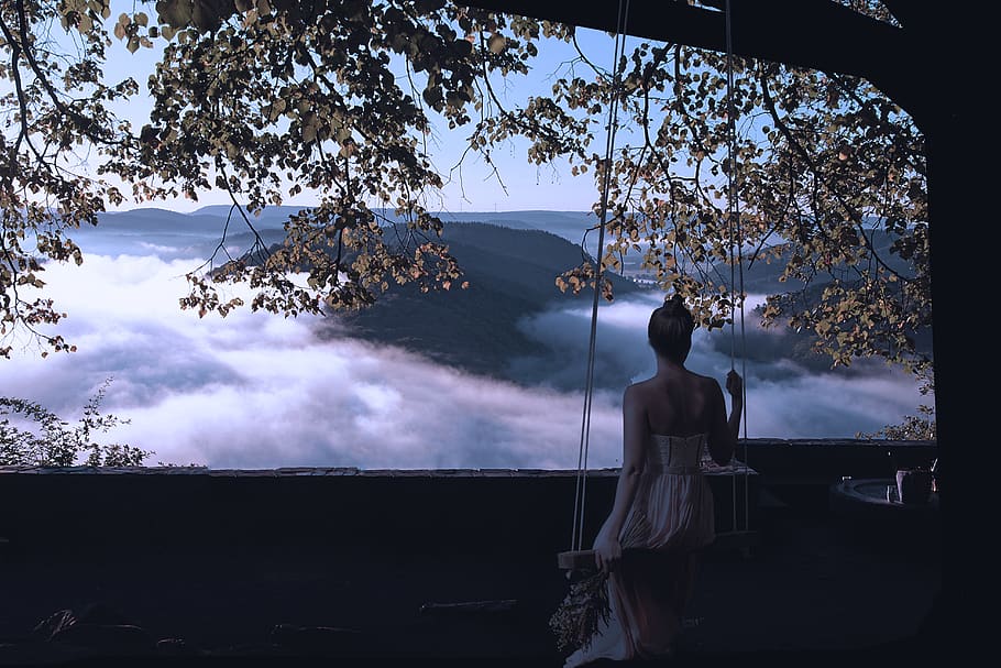 Lone, Lonely, Woman, Lady, Fog, Thought, Thinking, - Lonely Woman - HD Wallpaper 