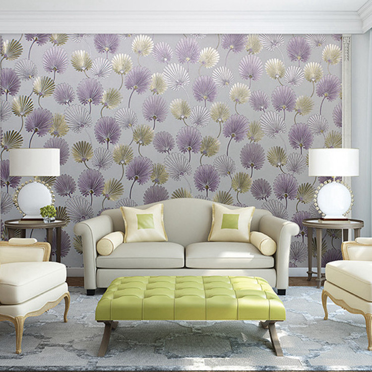 Wallpaper Of Metallic Floral Pattern Gives This Living - Lilac And Silver Livingroom - HD Wallpaper 