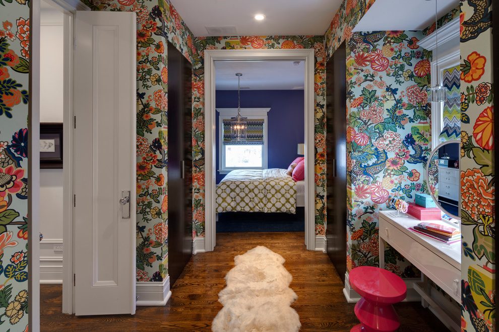 Chicago Metallic Floral Wallpaper With Sheepskin Novelty - Bedroom - HD Wallpaper 