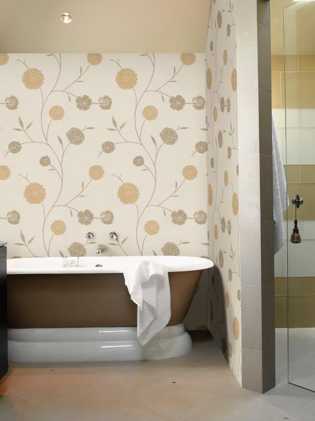 Brown Bathtub In Neutral Rustic Bathroom - Sherwin Williams Hgtv - HD Wallpaper 