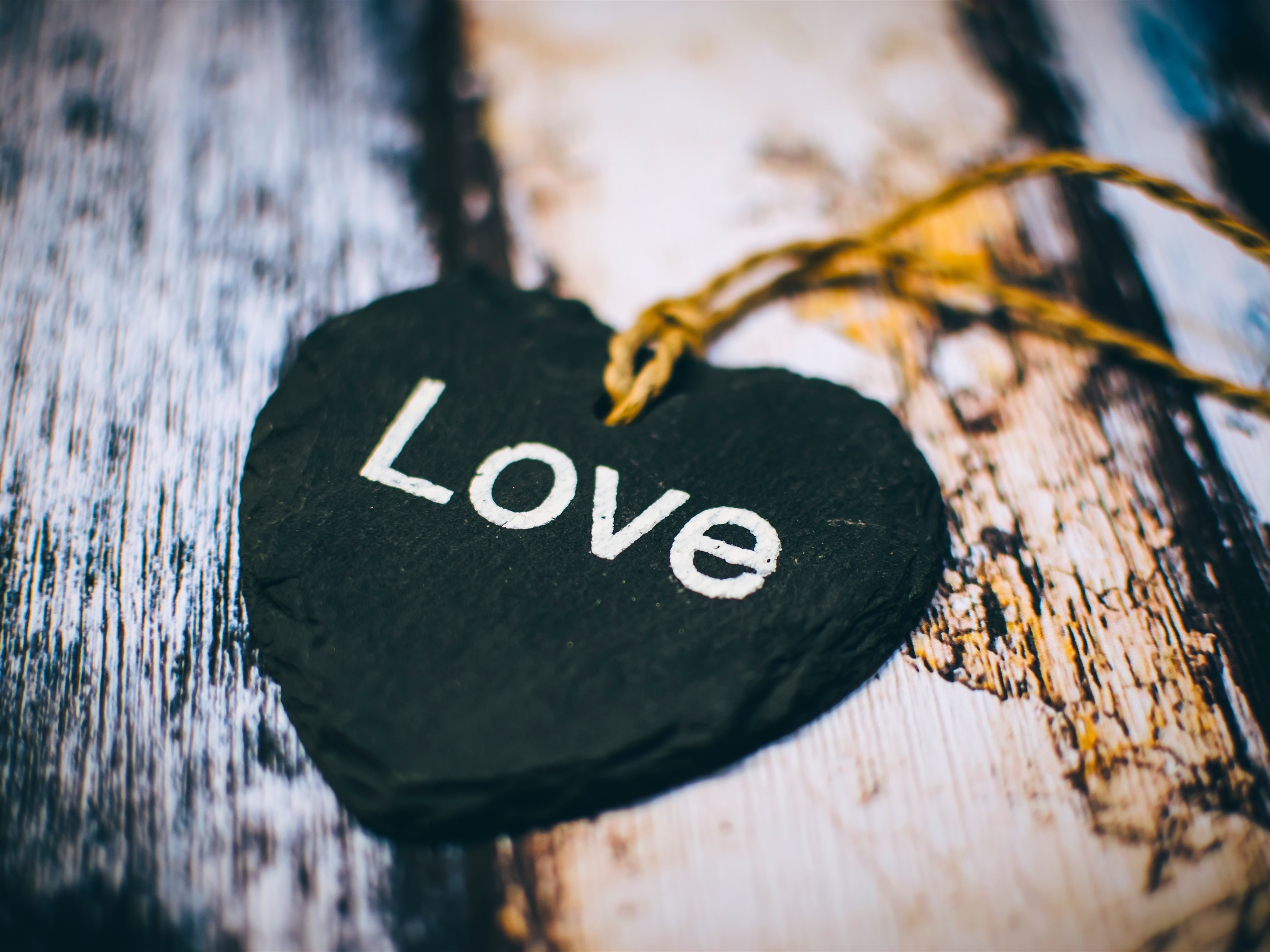 Word Heart In Black - HD Wallpaper 