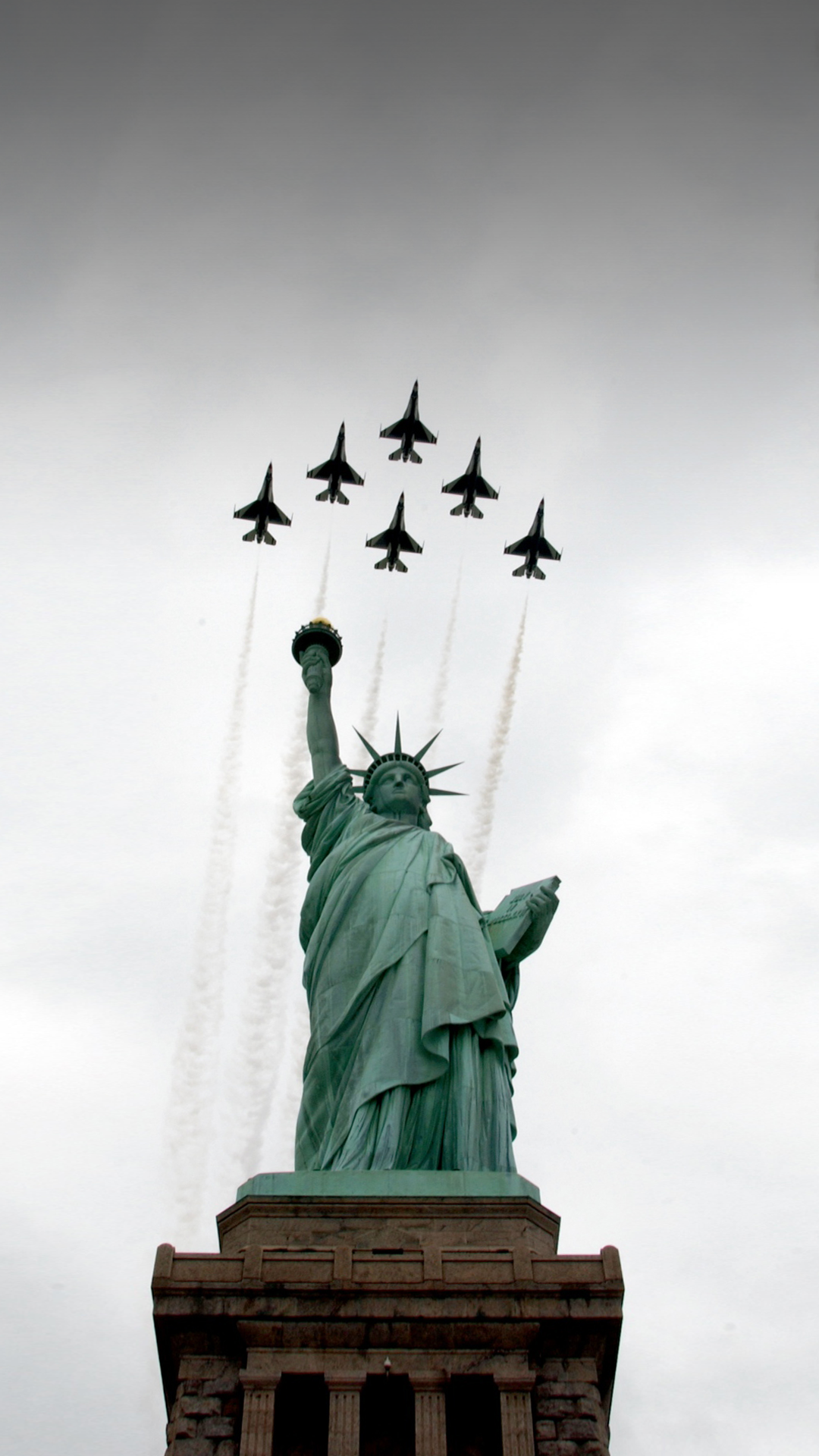 Statue Of Liberty Wallpaper - Statue Of Liberty - HD Wallpaper 