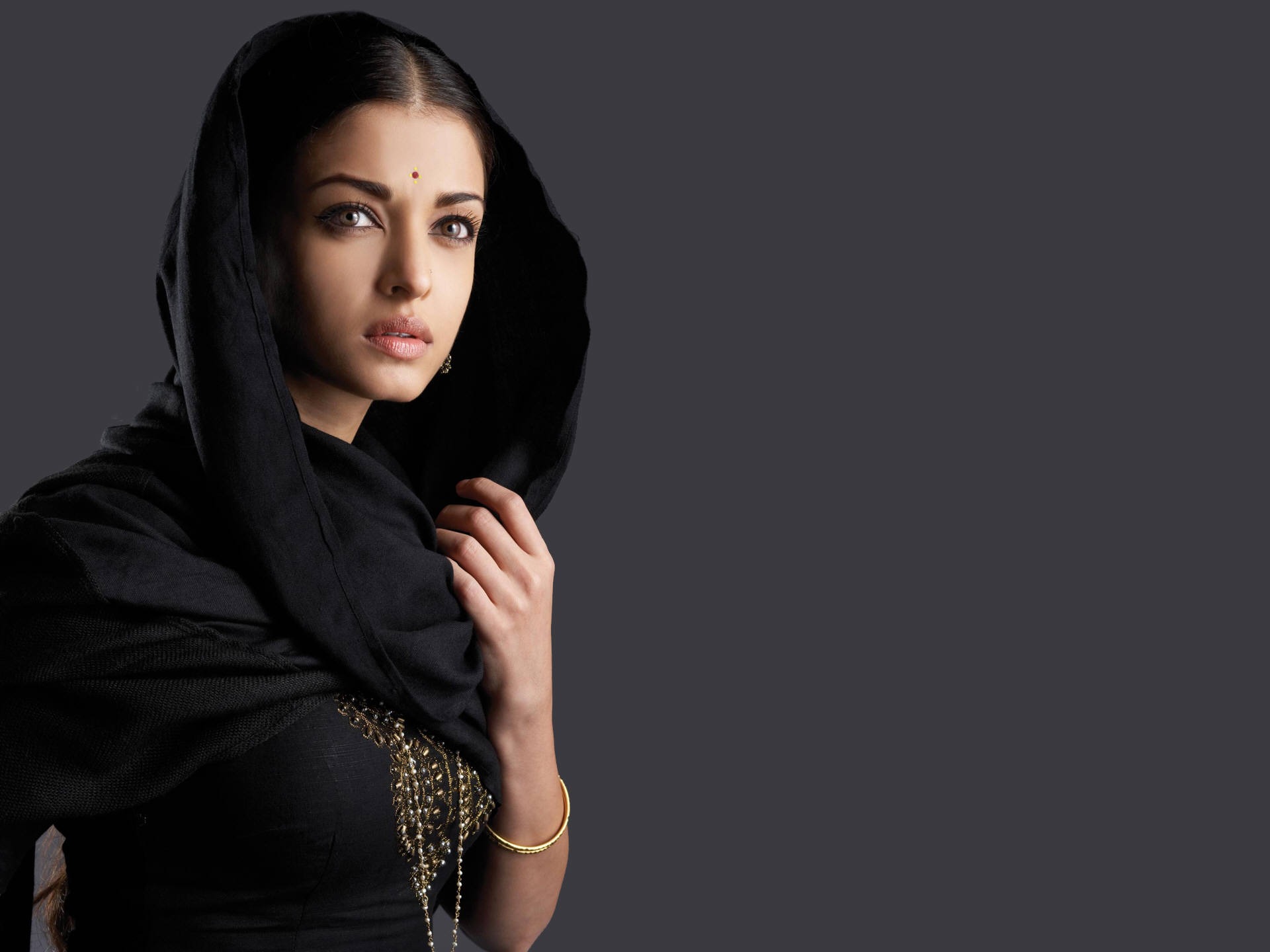 Aishwarya Rai Hd Black Saree - HD Wallpaper 