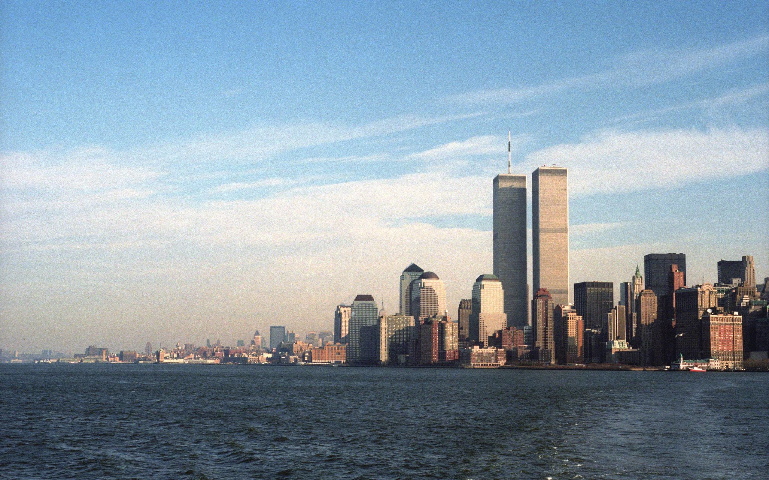 New York Twin Towers Wallpaper 
 Data Src New York - Lower Manhattan Skyline 2001 - HD Wallpaper 