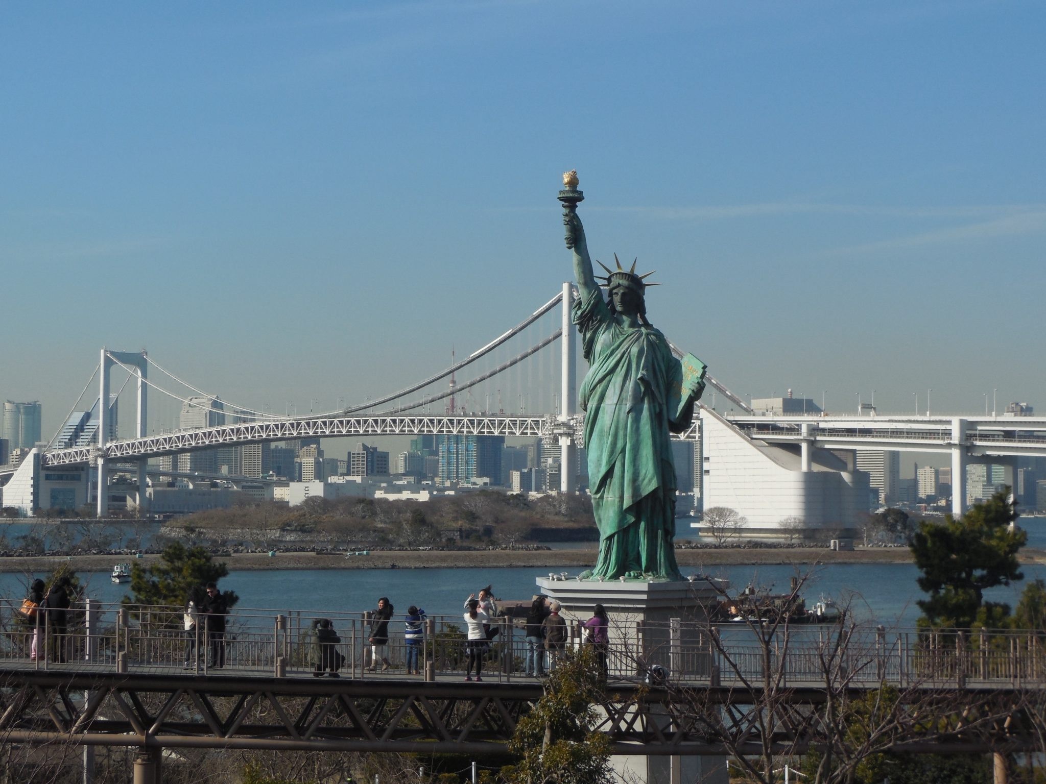 Odaiba Statue Of Liberty Hd Wallpaper - Statue Of Liberty - HD Wallpaper 