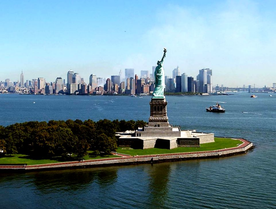 Statue Of Liberty In New York Hd Wallpaper - Statue Of Liberty Hd - HD Wallpaper 