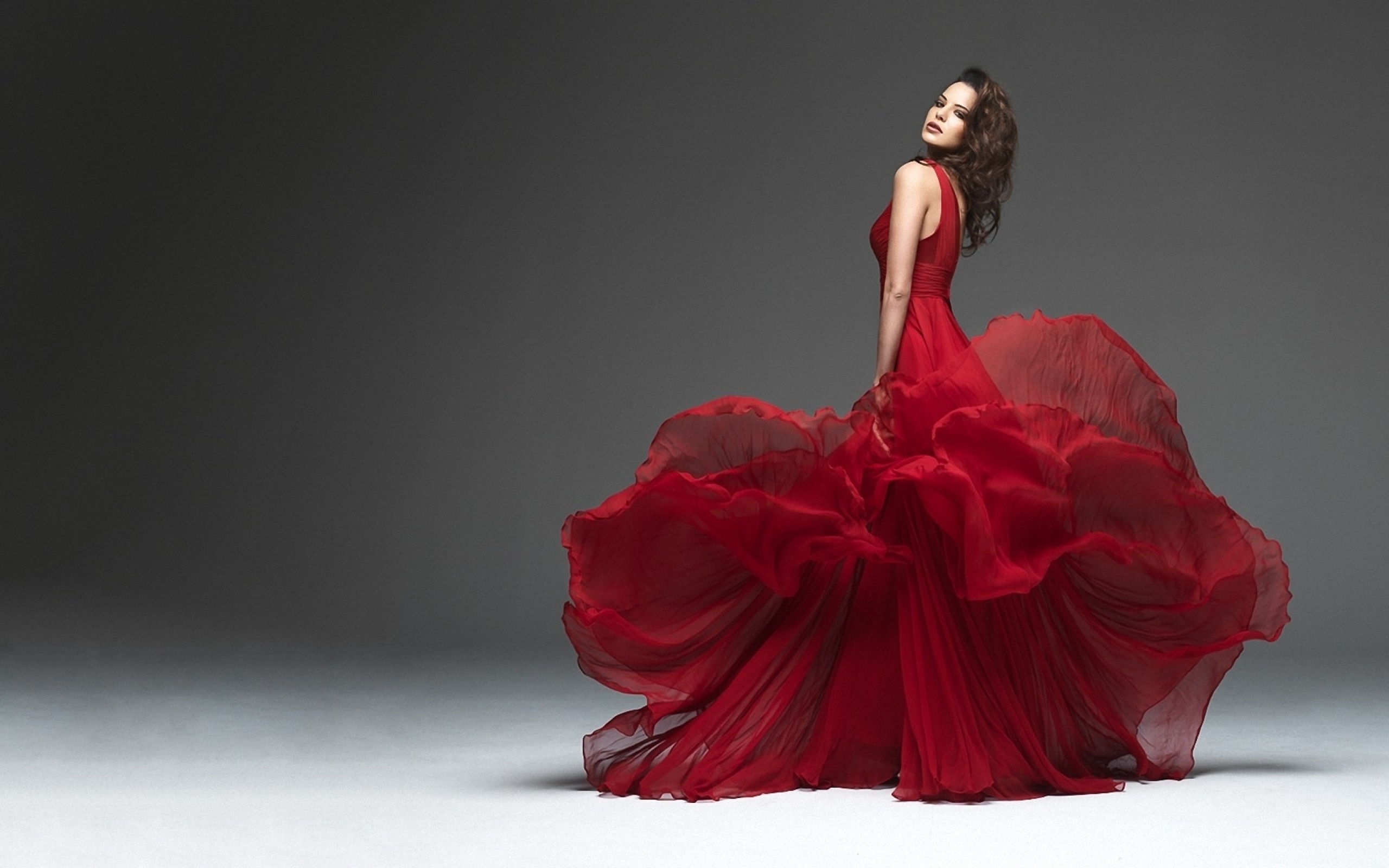 Beautiful Red Dress Wallpaper - HD Wallpaper 