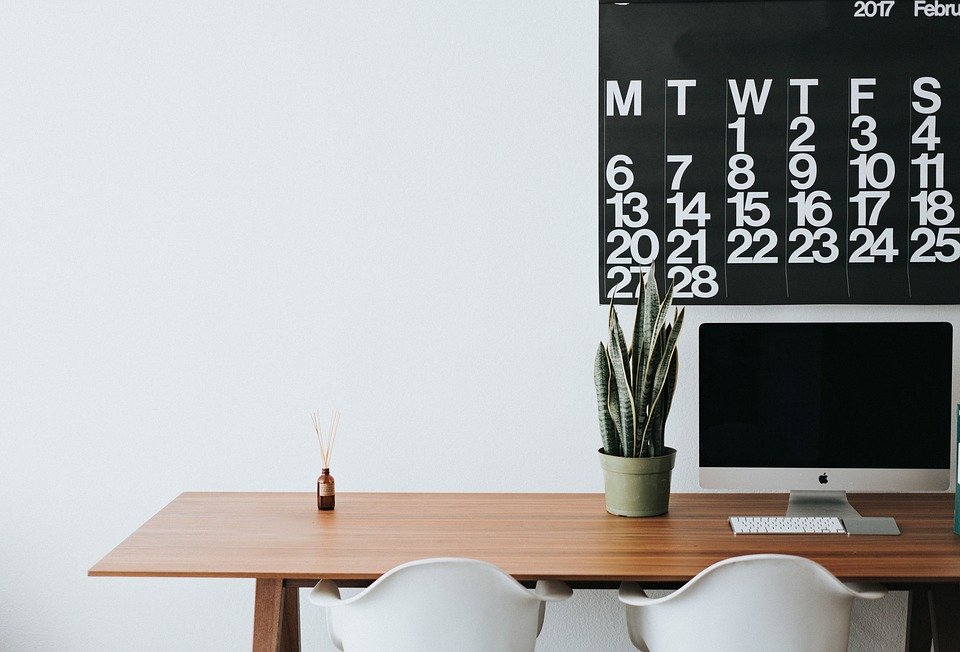 Table Desk - HD Wallpaper 