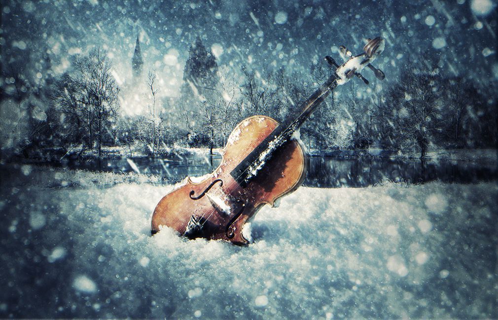Best Violin Wallpapers In High Quality, Tatienne Courtier - Violin In The Snow - HD Wallpaper 
