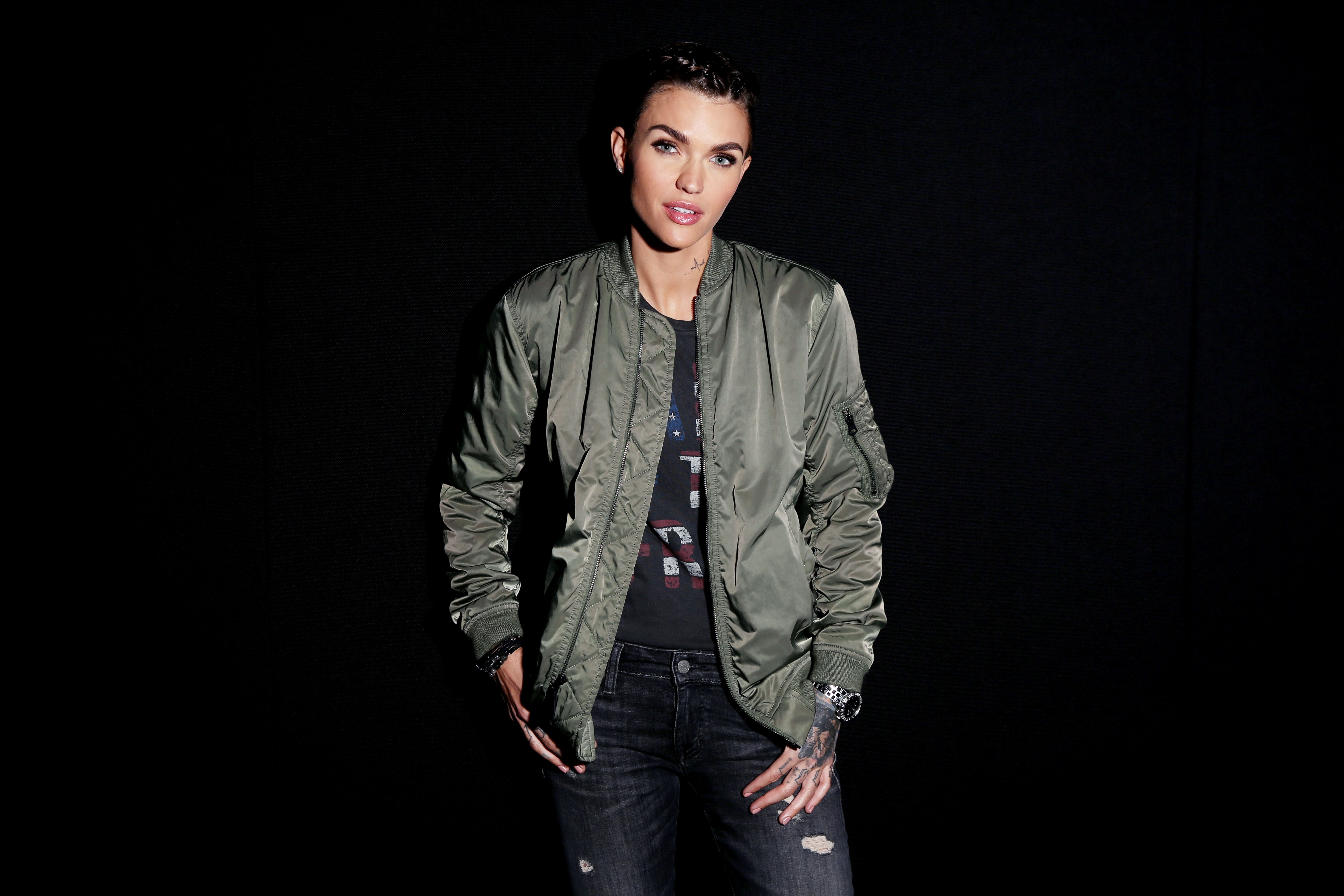 Ruby Rose 2016 Wallpaper Desktop Background - Androgynous Female Ruby Rose - HD Wallpaper 