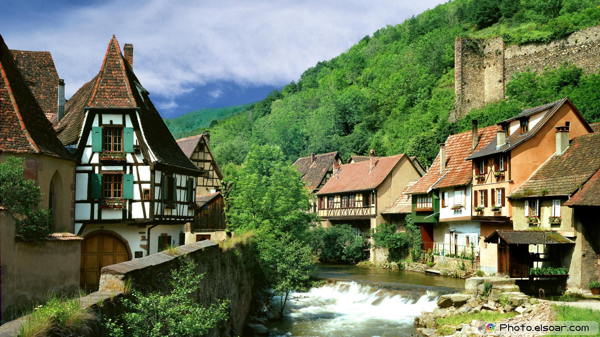 A Beautiful Life Free Hd Pc Desktop Wallpaper - Small Town In The Mountains  - 1920x1080 Wallpaper 