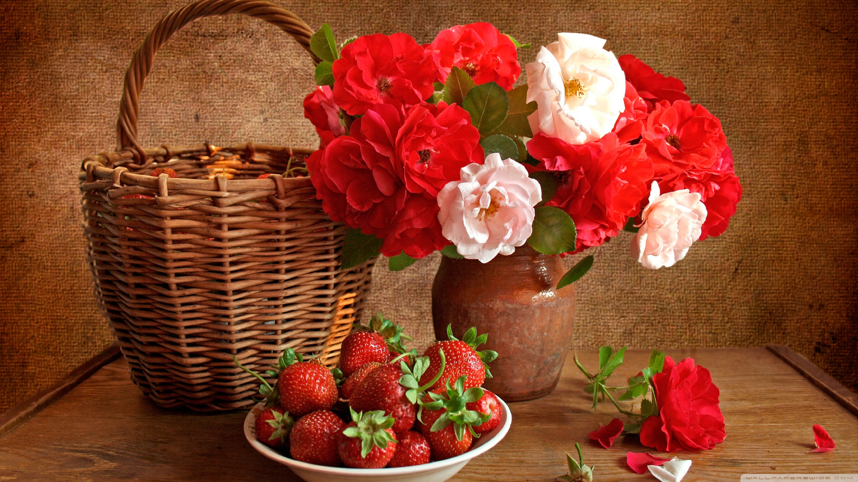 Red Roses Vase Hd - HD Wallpaper 