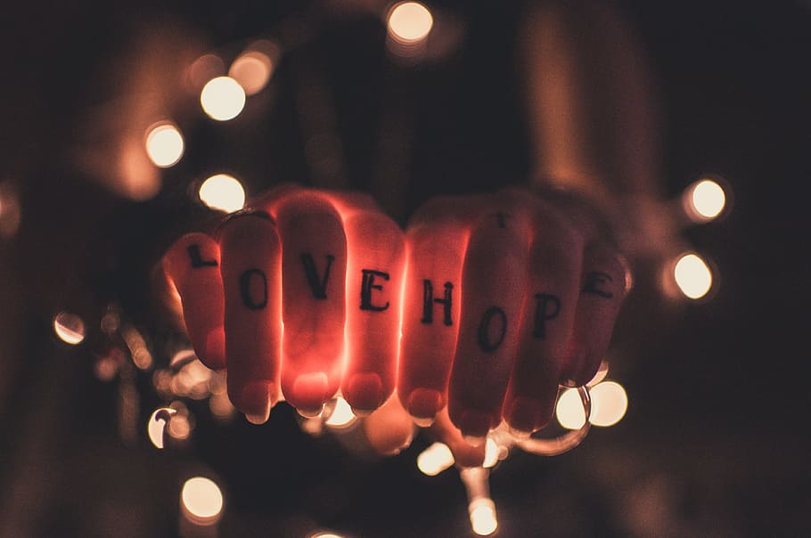 White String Lights, Dark, Hands, Holding, Hope, Illuminated, - String Lights In Hands - HD Wallpaper 