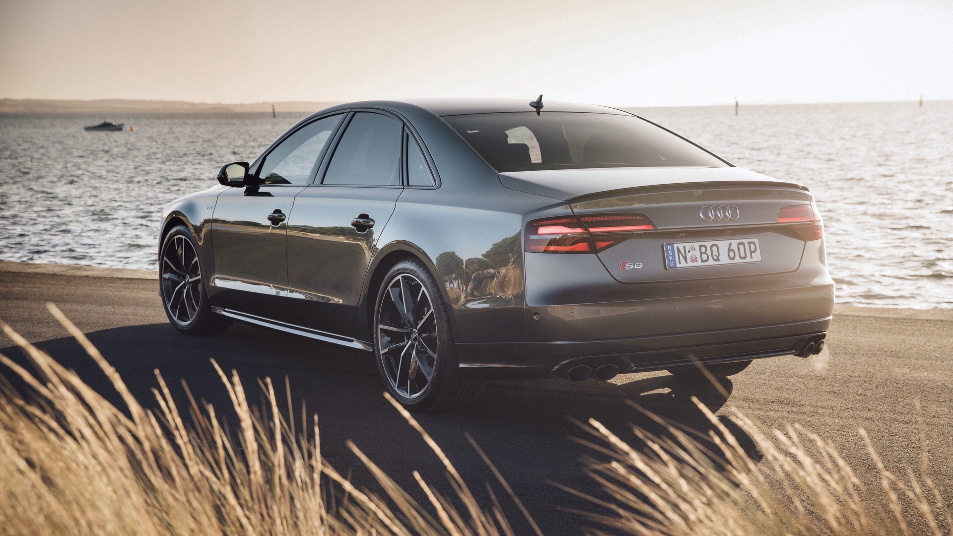 Audi S8 Rear View - Audi S8 Wallpaper For Iphone - HD Wallpaper 