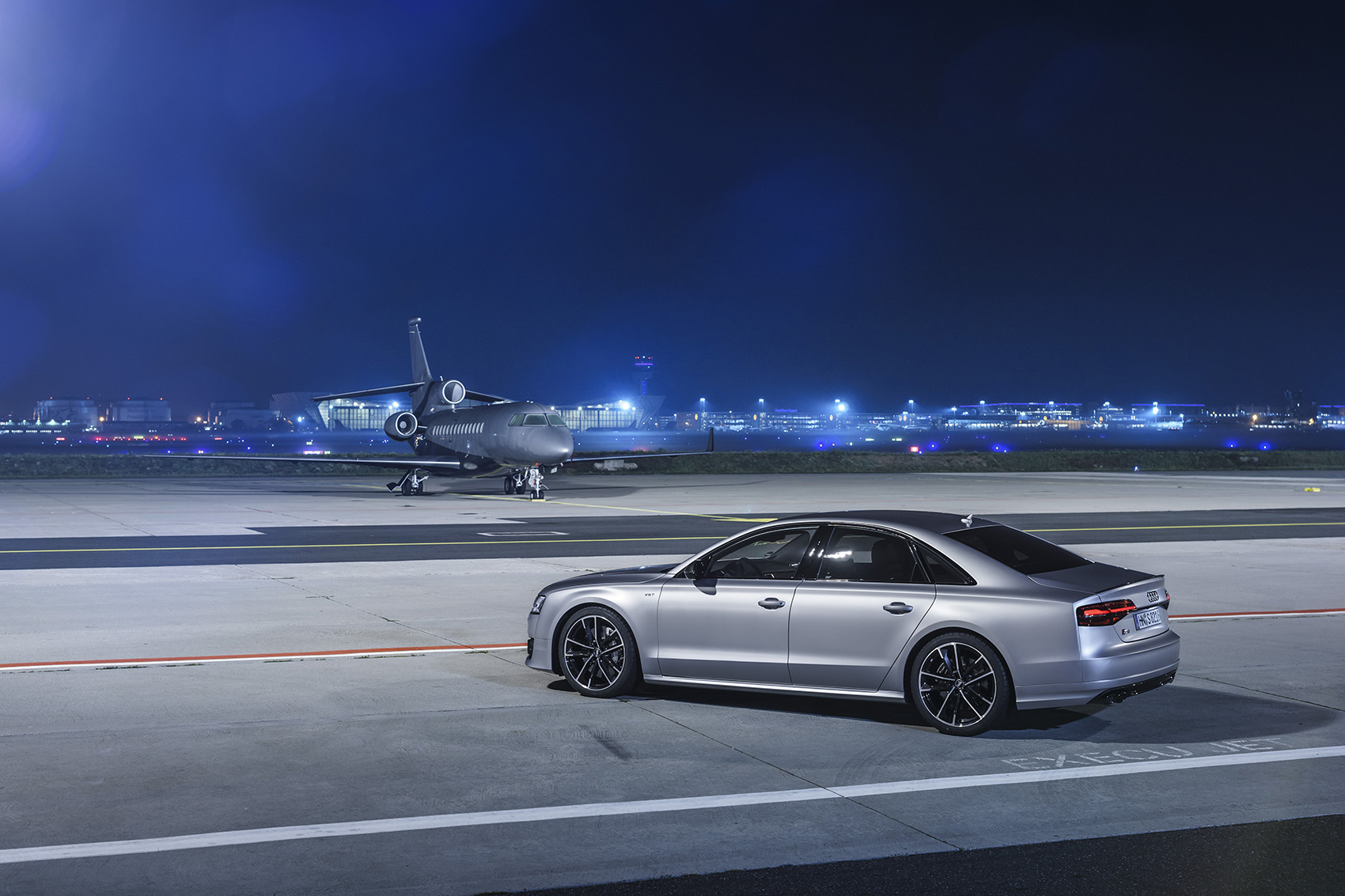 2017 Audi S8 Wallpaper Hd - Audi S8l Plus 2017 - HD Wallpaper 