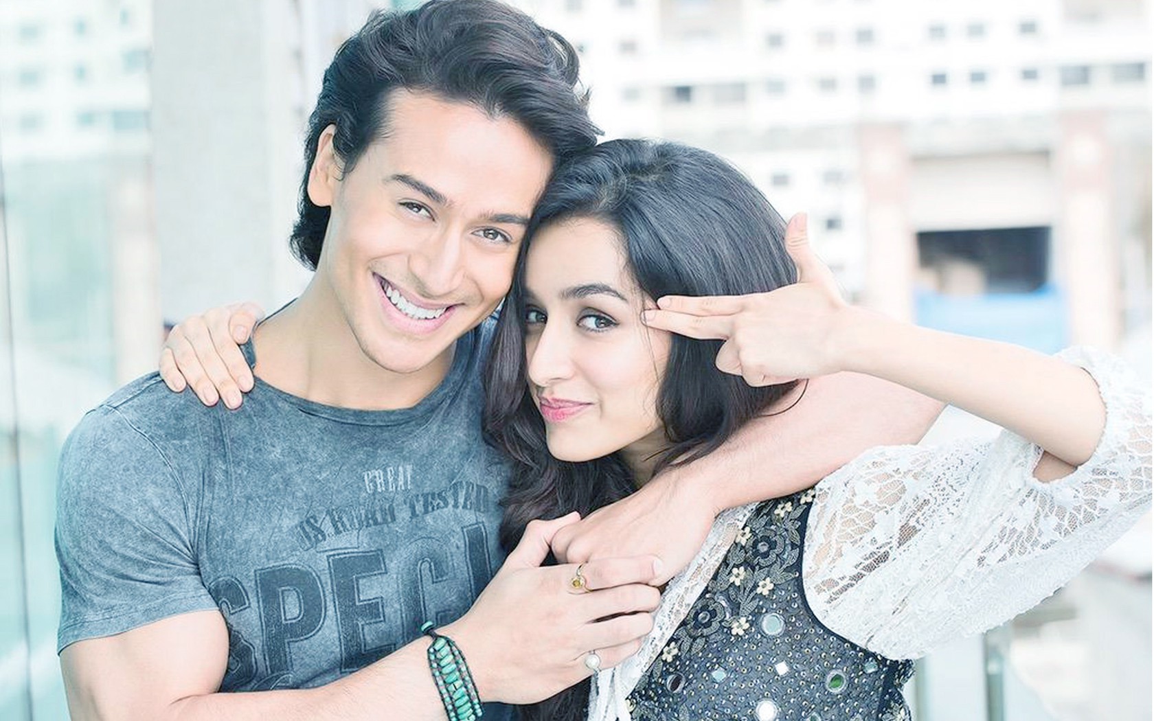 Shraddha Kapoor Hd Wallpaper - HD Wallpaper 
