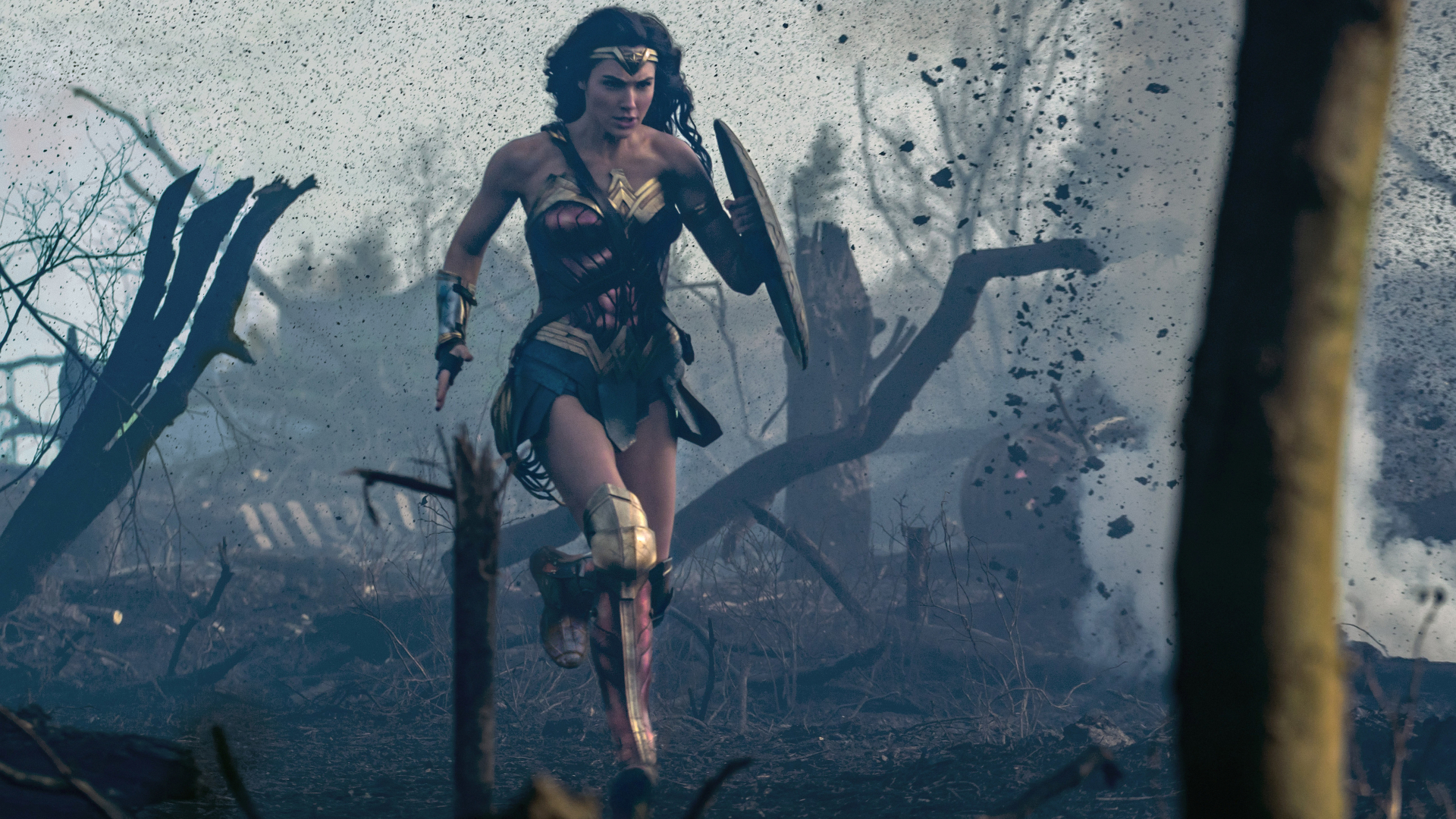Wonder Woman Wallpaper - Caitlin Dechelle Wonder Woman - HD Wallpaper 