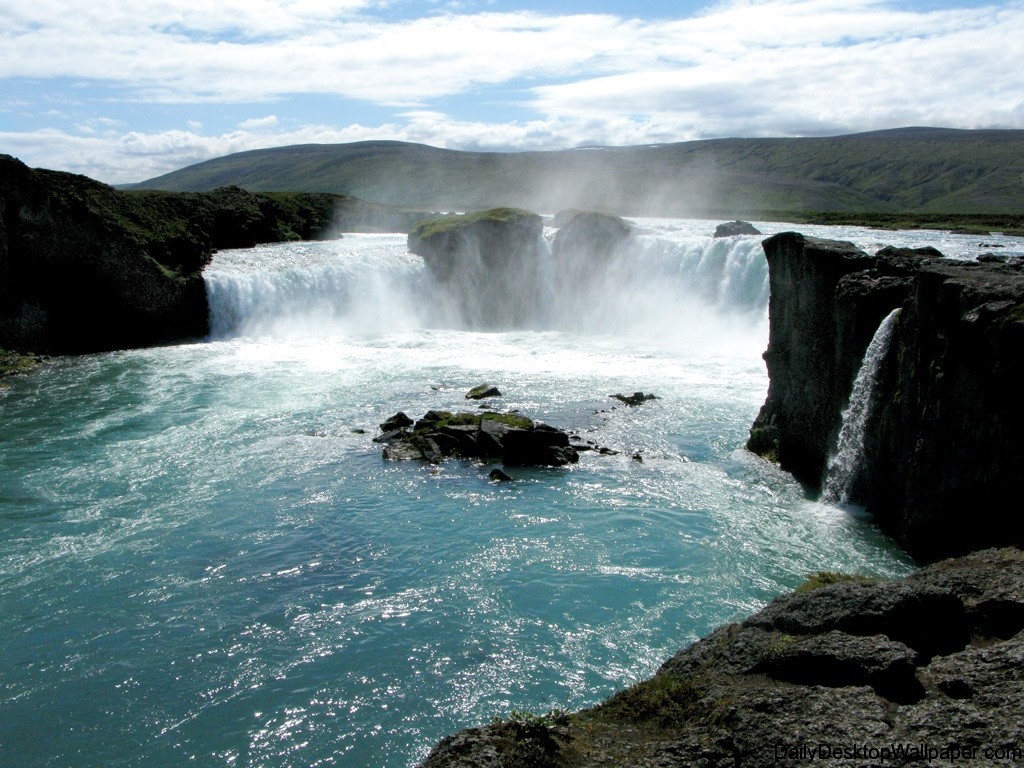 Godafoss - HD Wallpaper 