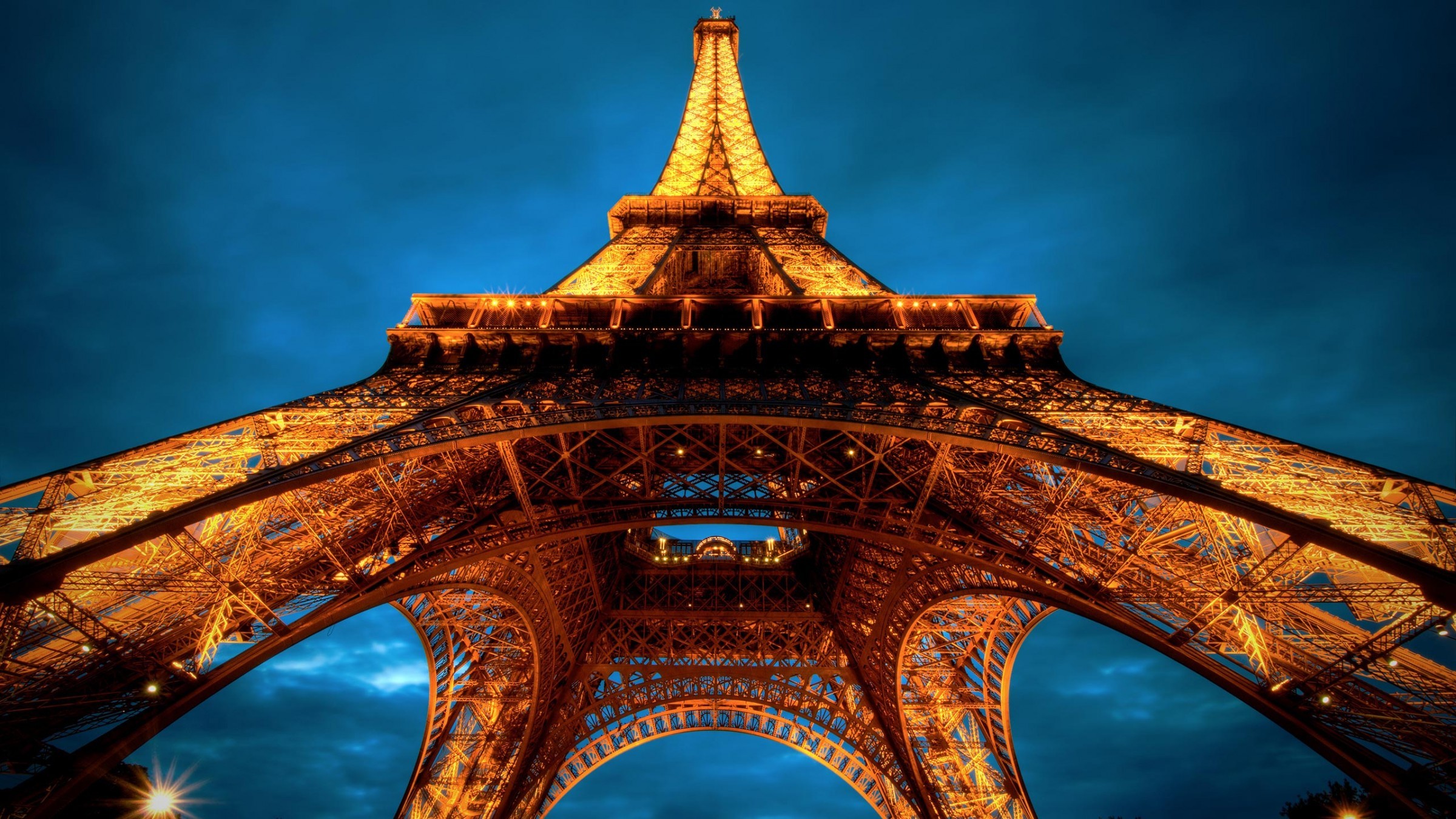 Full Screen High Res Desktop Backgrounds Hd Wallpapers - Eiffel Tower -  2400x1350 Wallpaper 