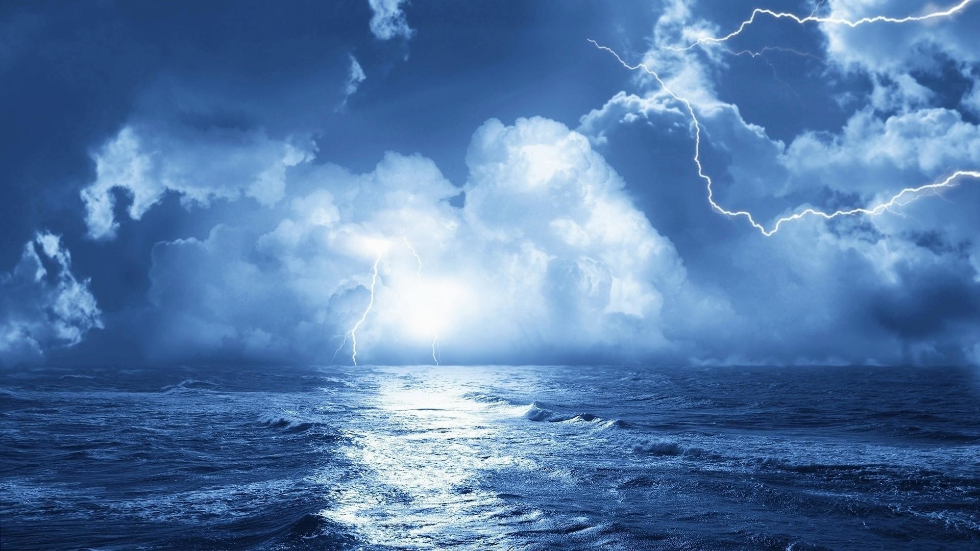 Fish In The Ocean Wallpapers Hd Sea Lightning - Storm Background