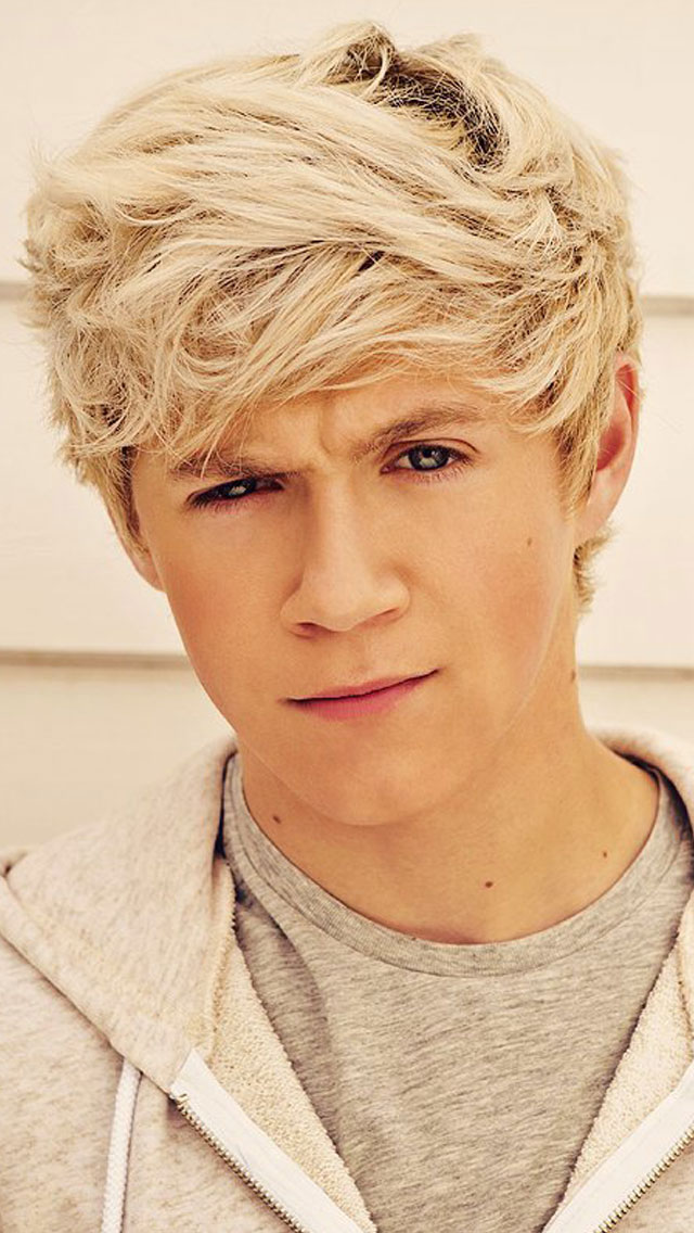 Light Blonde Hair Men - HD Wallpaper 