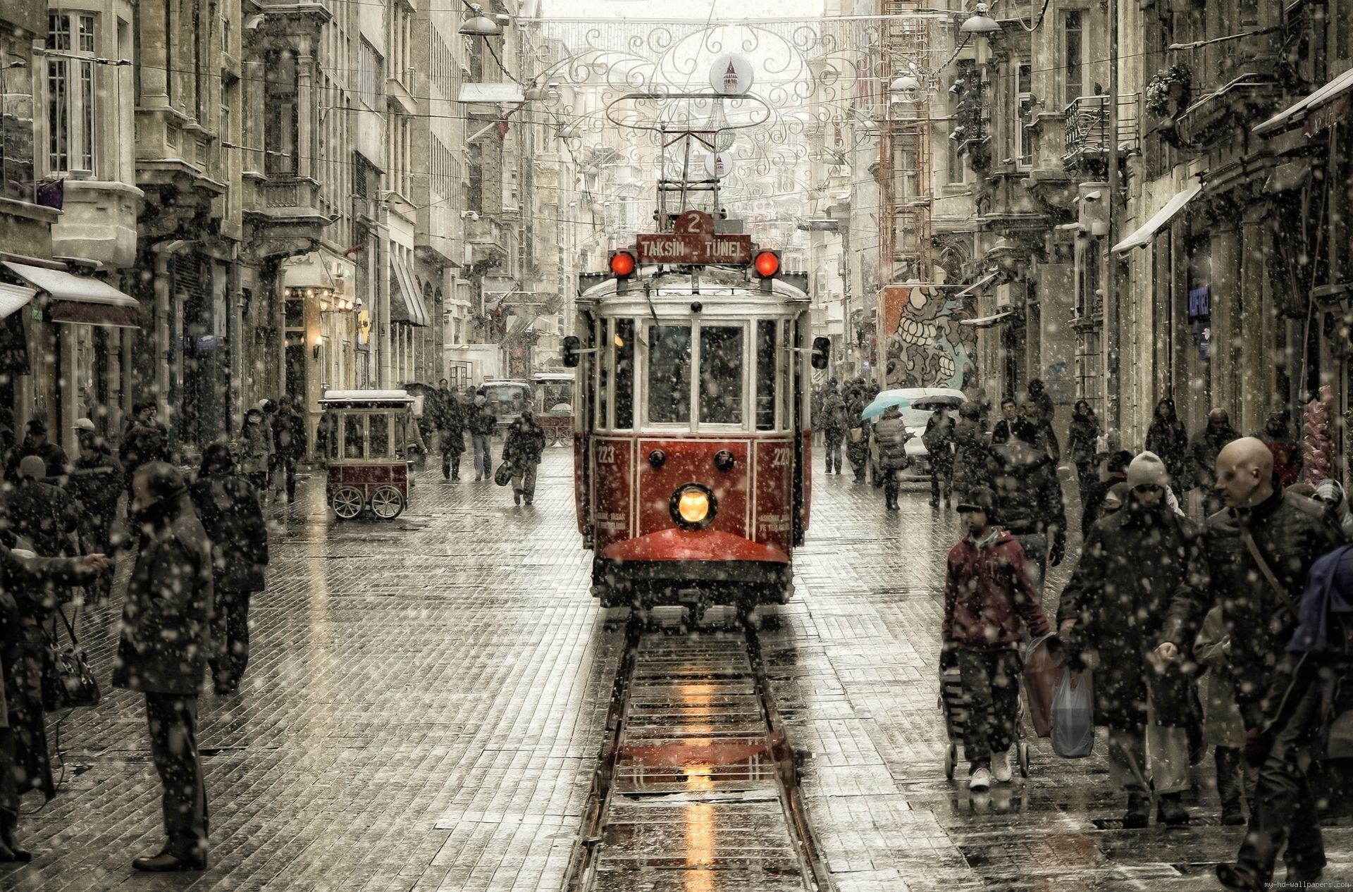 Wallpaper Istanbul Trolley Under The Snow Without Filter - Winter City Wallpaper Hd - HD Wallpaper 