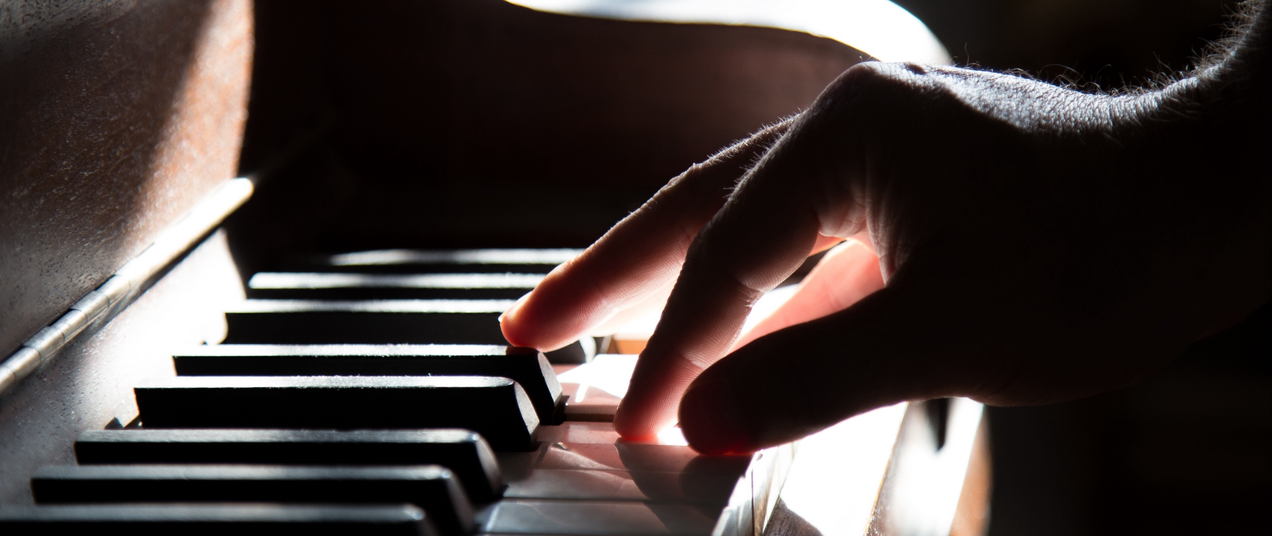 Wallpaper Piano, Hand, Piano Keys, Shadow - Piano - HD Wallpaper 