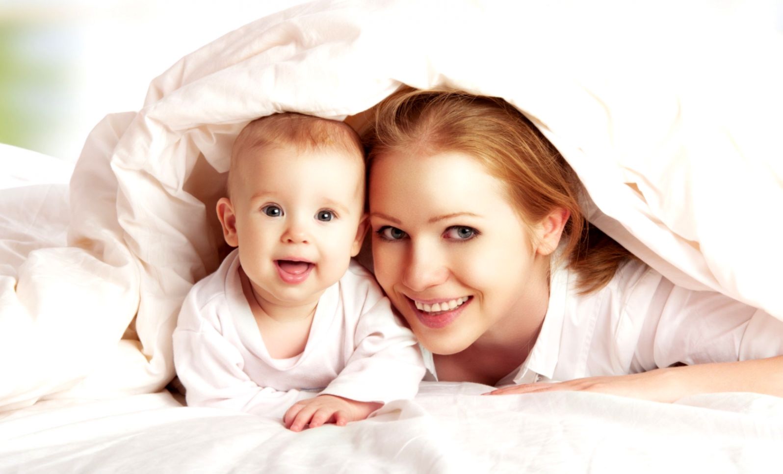 Mom And Kid Hd Wallpaper Women Daily Magazine - Cute Baby With Mother -  1596x966 Wallpaper 
