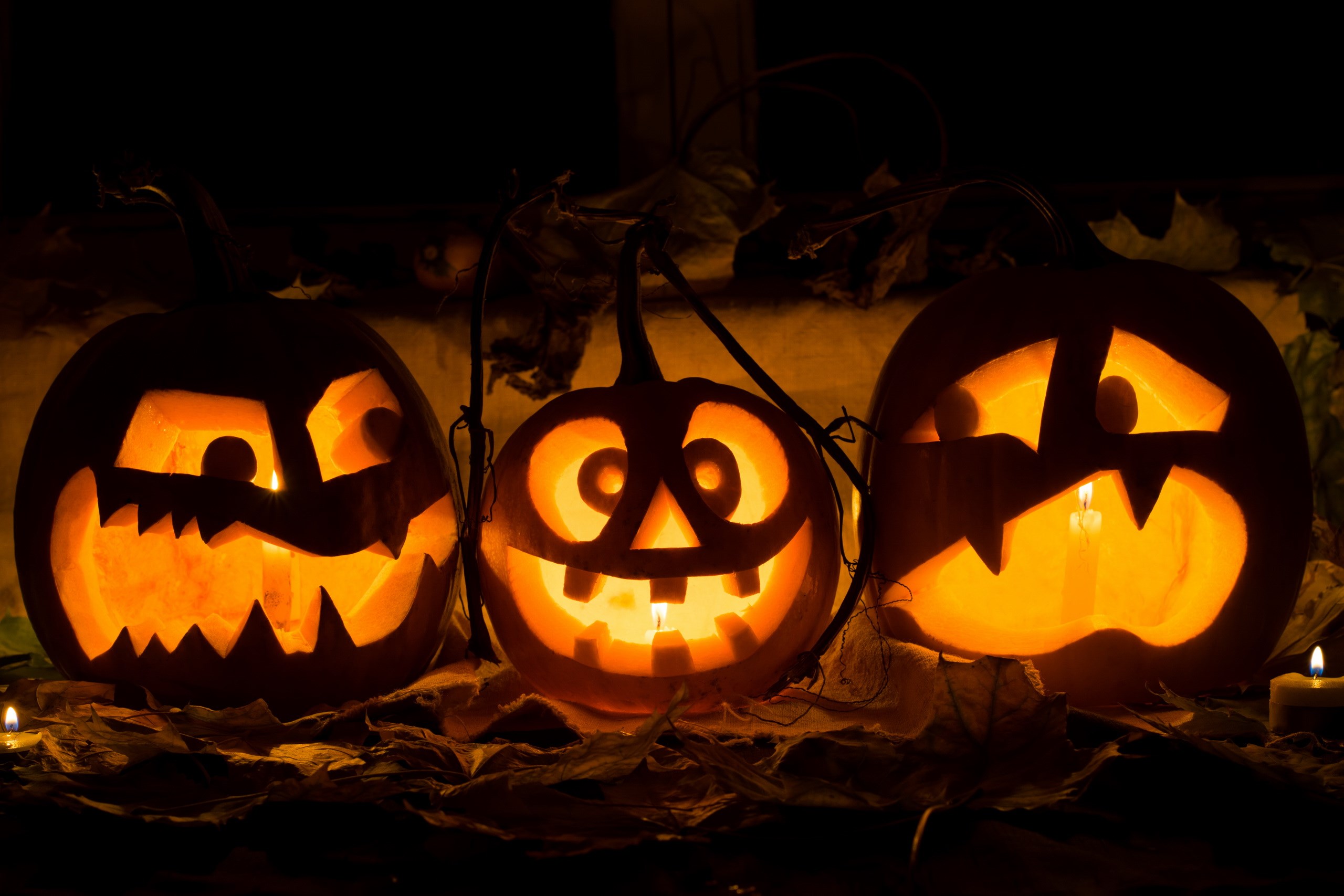 Pumpkins Lit Up At Night - HD Wallpaper 