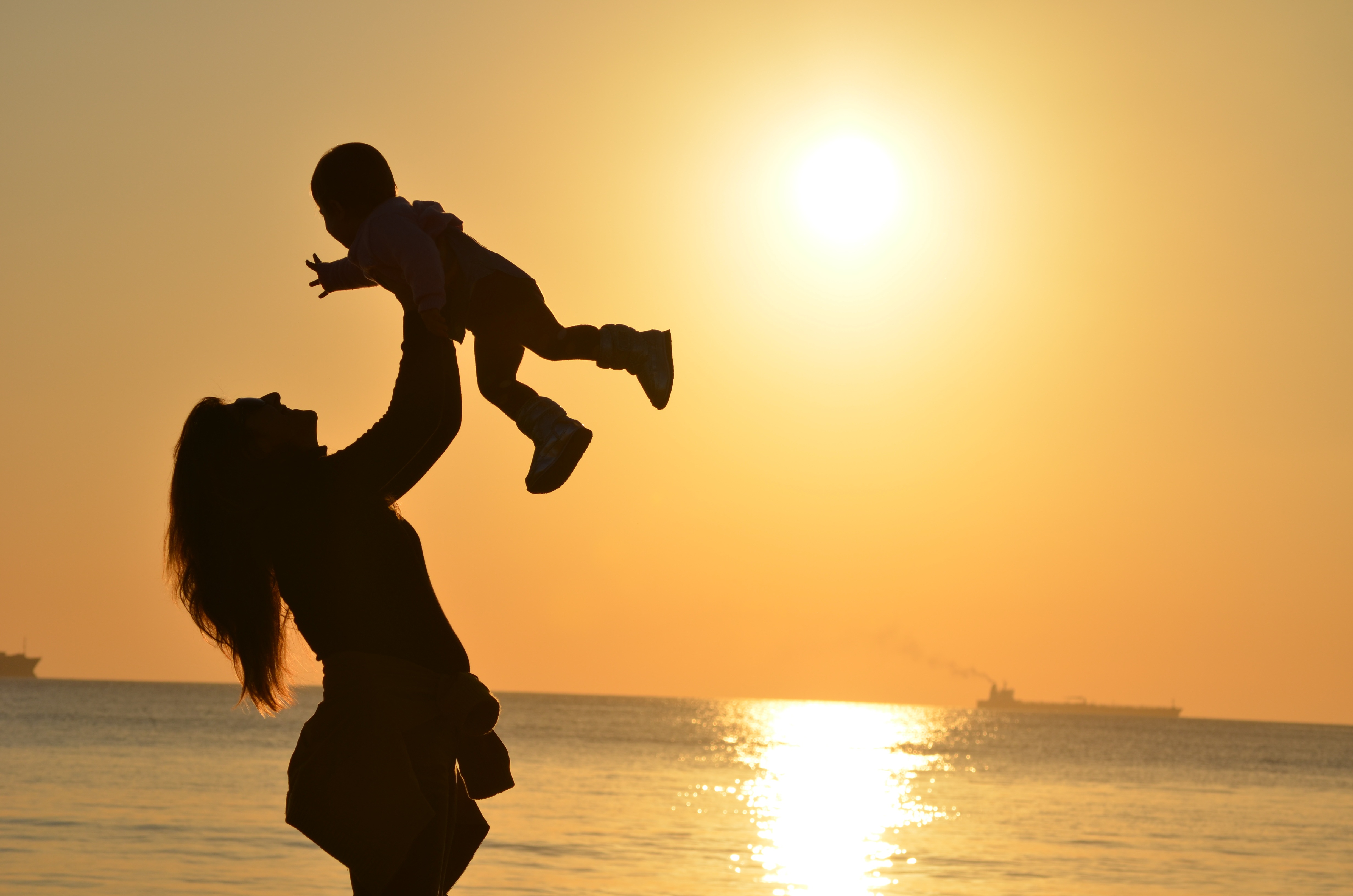 Wallpaper Mother, Child, Silhouettes, Motherhood, Family, - Mother Relationship - HD Wallpaper 