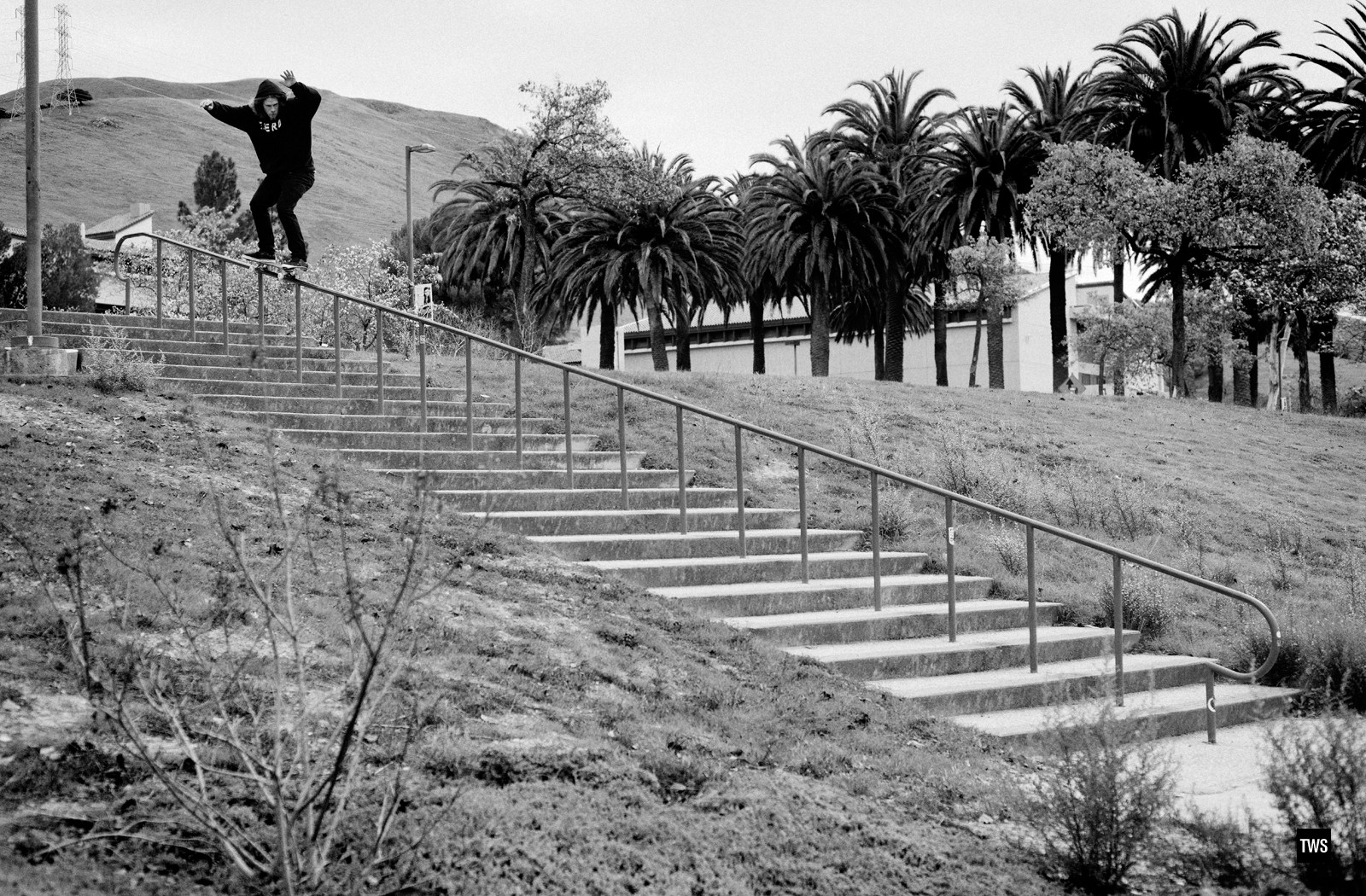 Tommy Sandoval Skateboarding - HD Wallpaper 