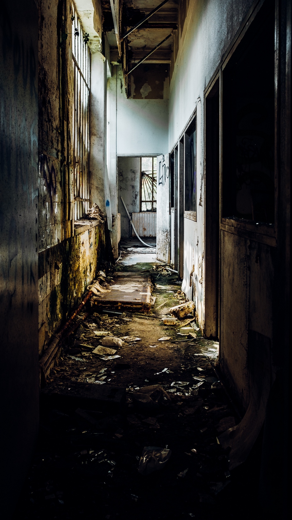 Wallpaper Corridor, Abandoned, Ruins, Creepy - Abandoned Iphone - HD Wallpaper 
