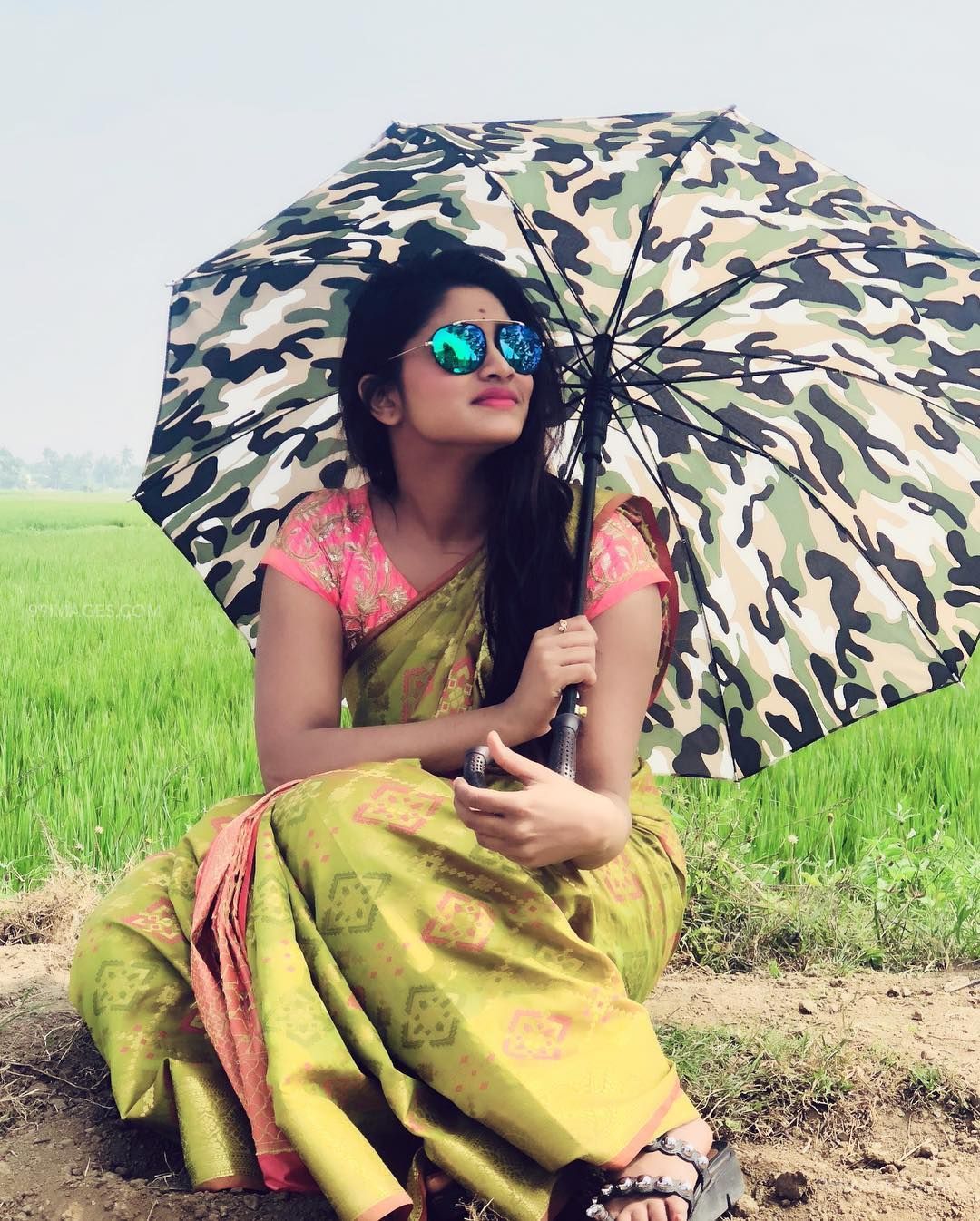 Shivani Narayanan Latest Hot Hd Photos / Wallpapers - Girl - HD Wallpaper 