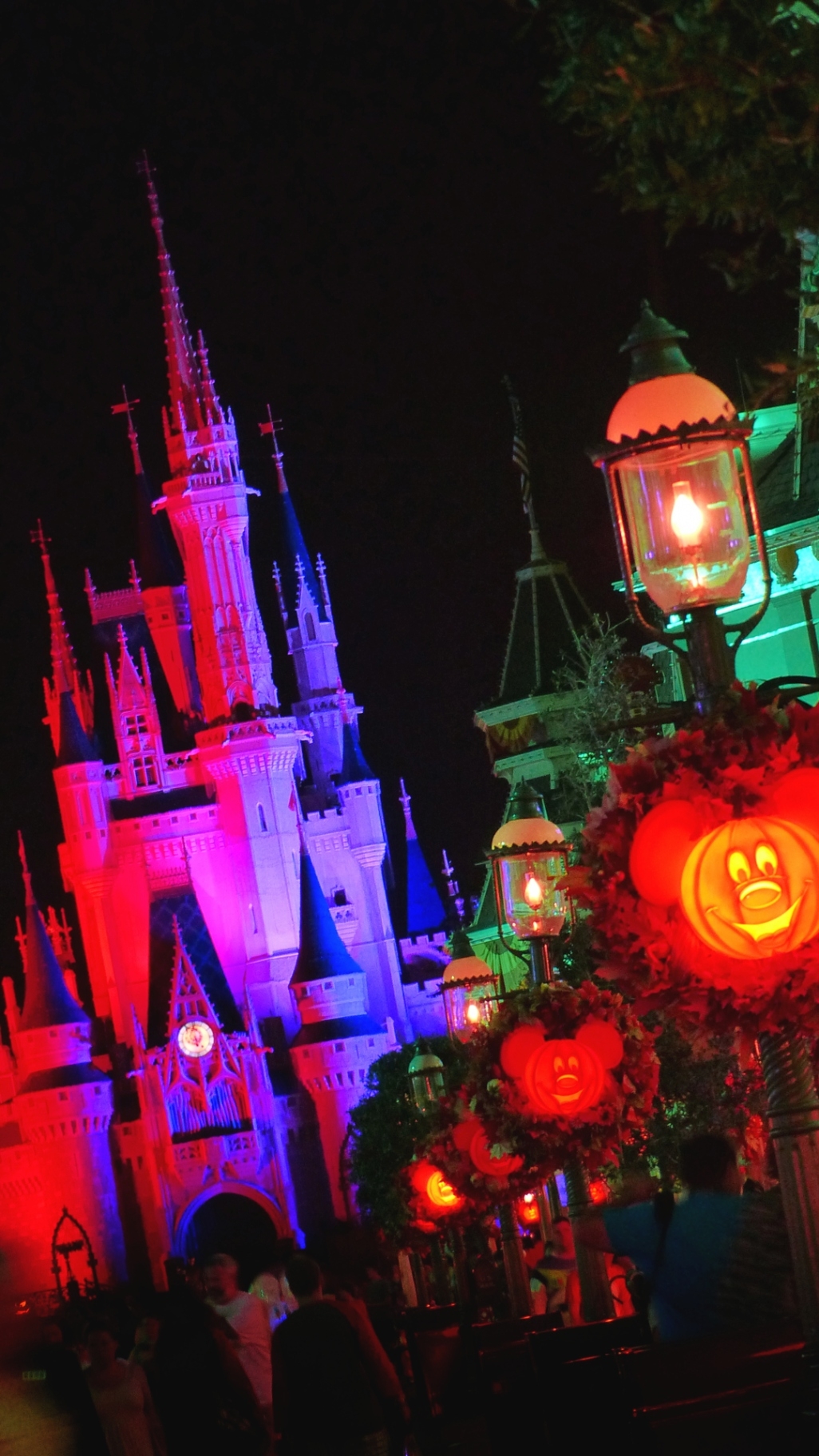 Image For Amazing Disney Halloween Iphone Wallpapers - Cinderella Castle - HD Wallpaper 