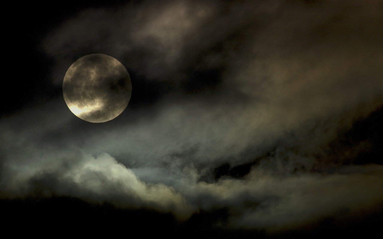Windows 7 Wallpapers - Halloween Moon Desktop Backgrounds - HD Wallpaper 