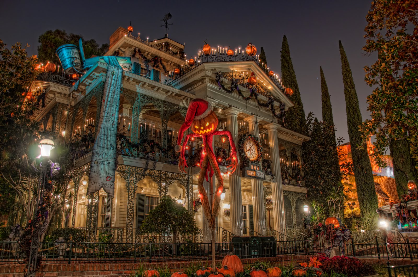 Haunted Halloween Wallpaper-4 - Haunted Mansion Disney Halloween - HD Wallpaper 