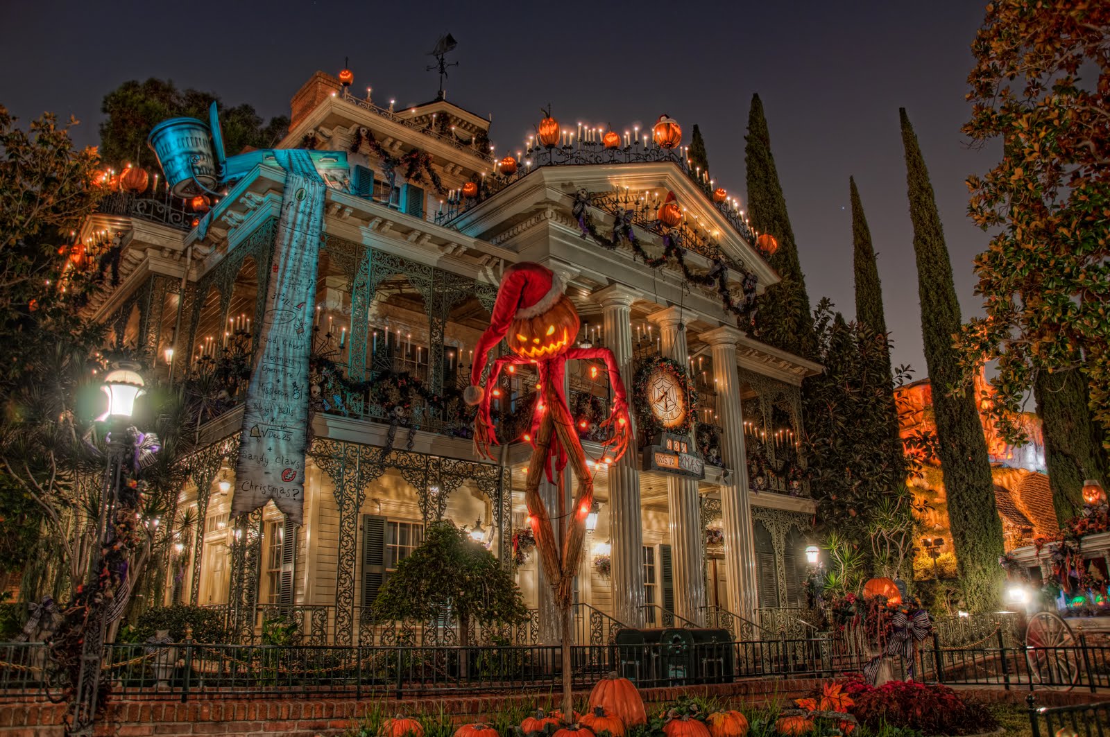 131-1314336_haunted-halloween-wallpaper-4-haunted-mansion-disney-halloween.jpg